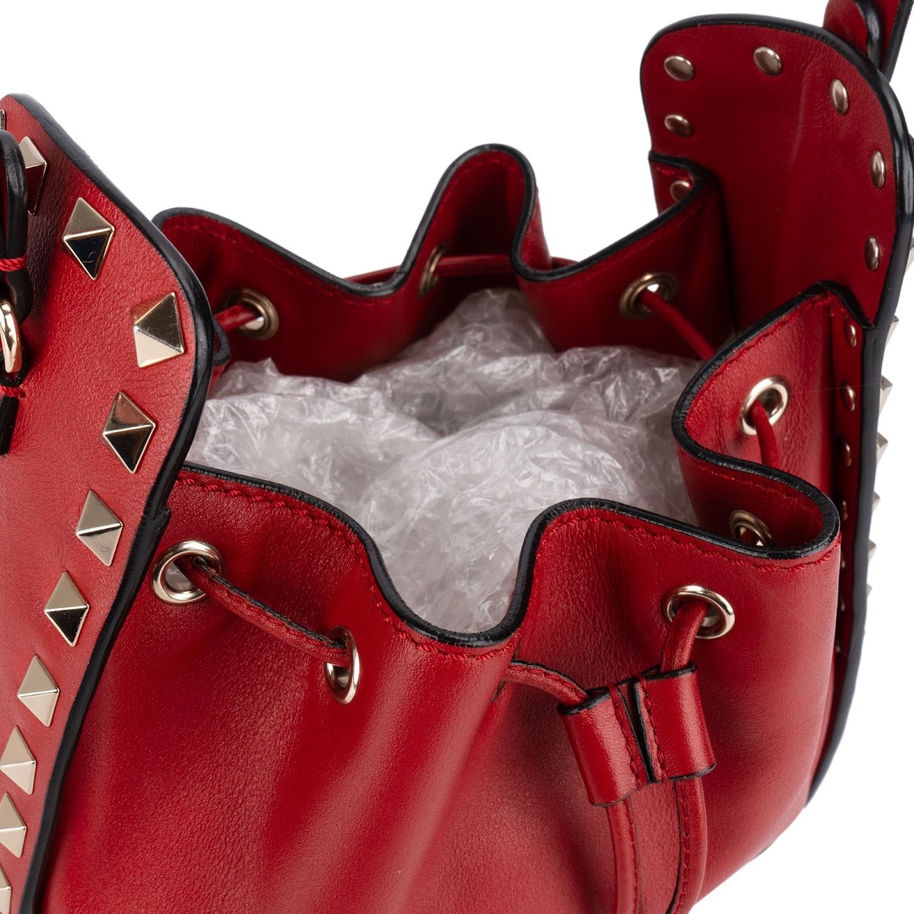 Valentino Garavani Red Leather Rockstud Bucket Crossbody Bag Rood