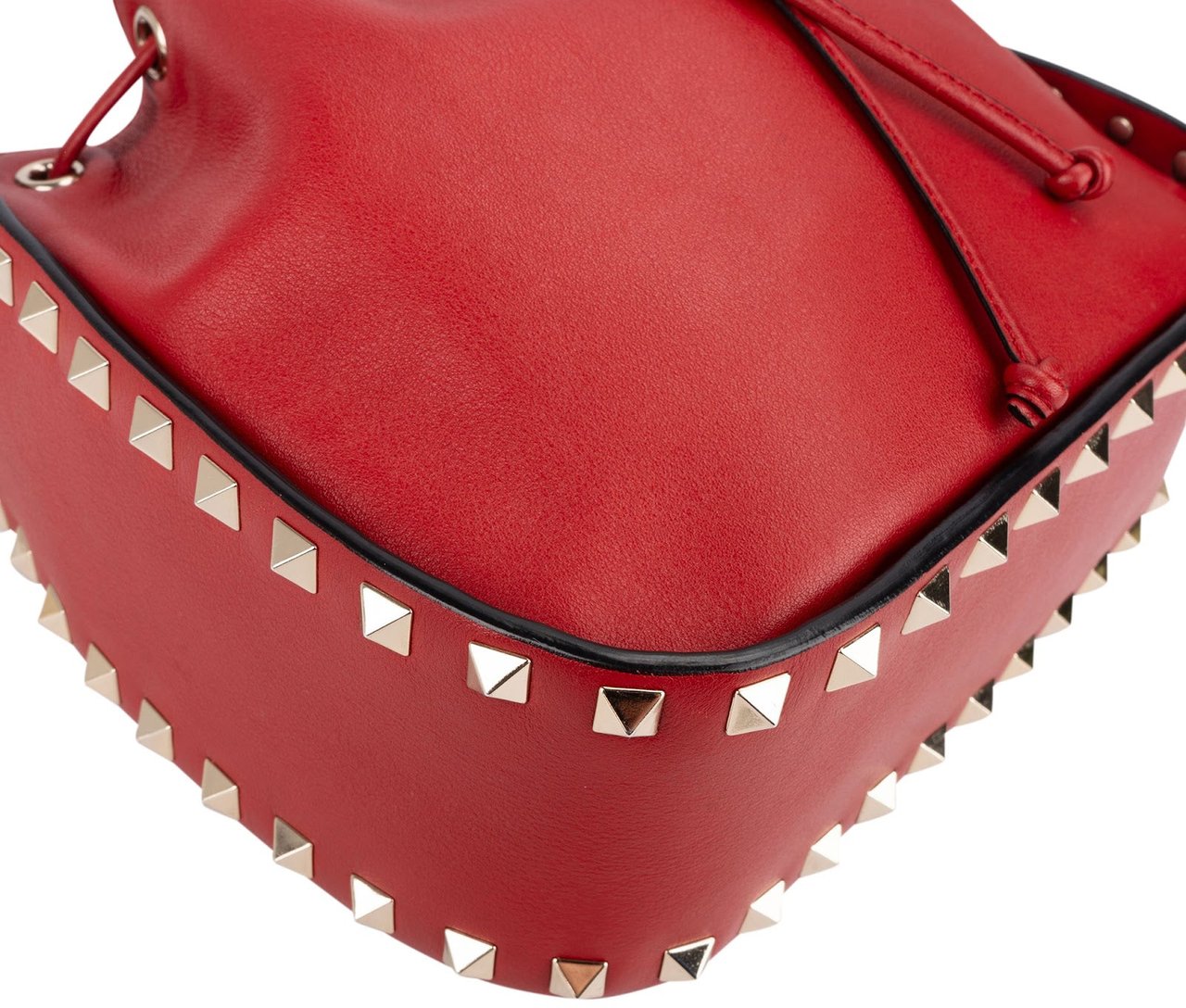Valentino Garavani Red Leather Rockstud Bucket Crossbody Bag Rood