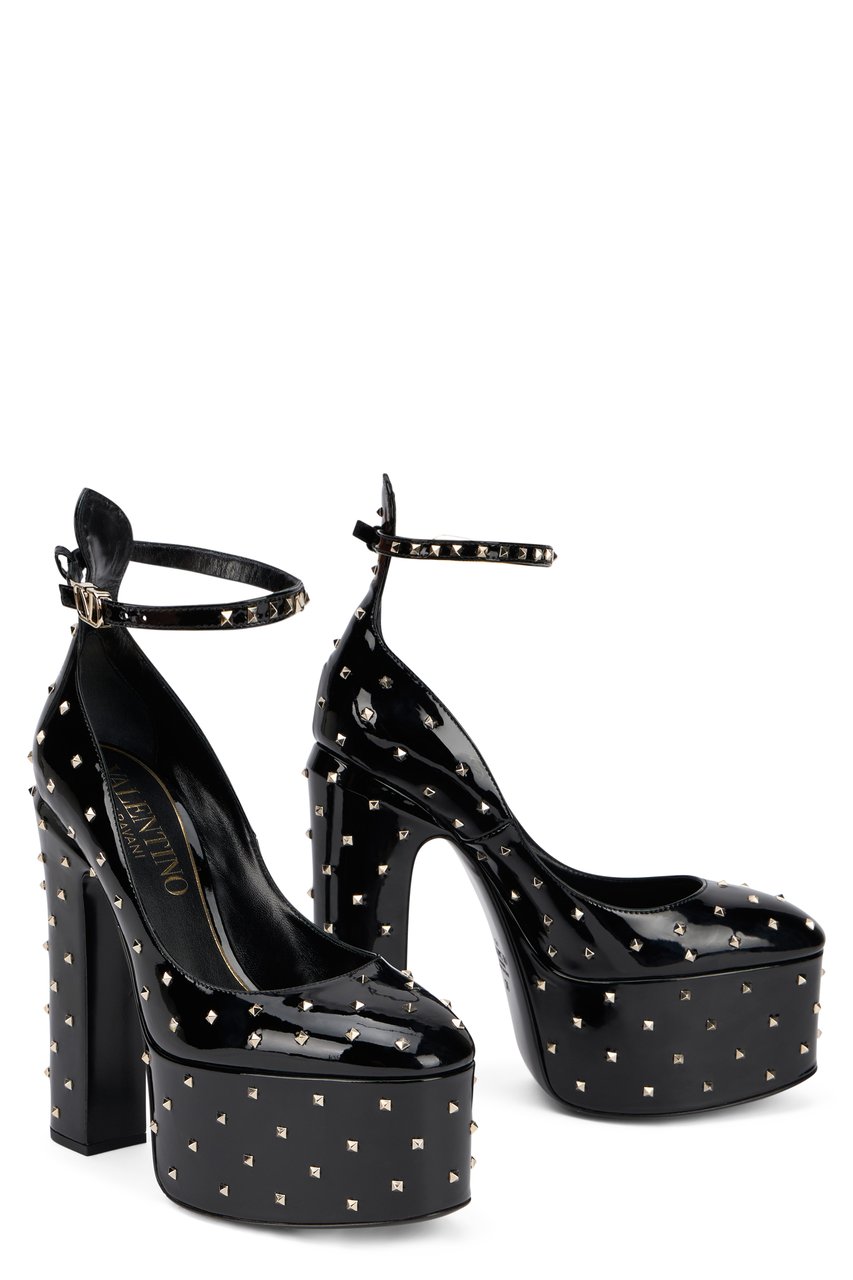 Valentino Elegant high-heeled shoes with a plateau. Zwart