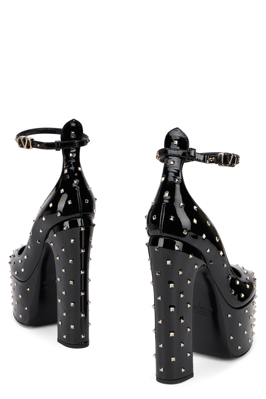 Valentino Elegant high-heeled shoes with a plateau. Zwart
