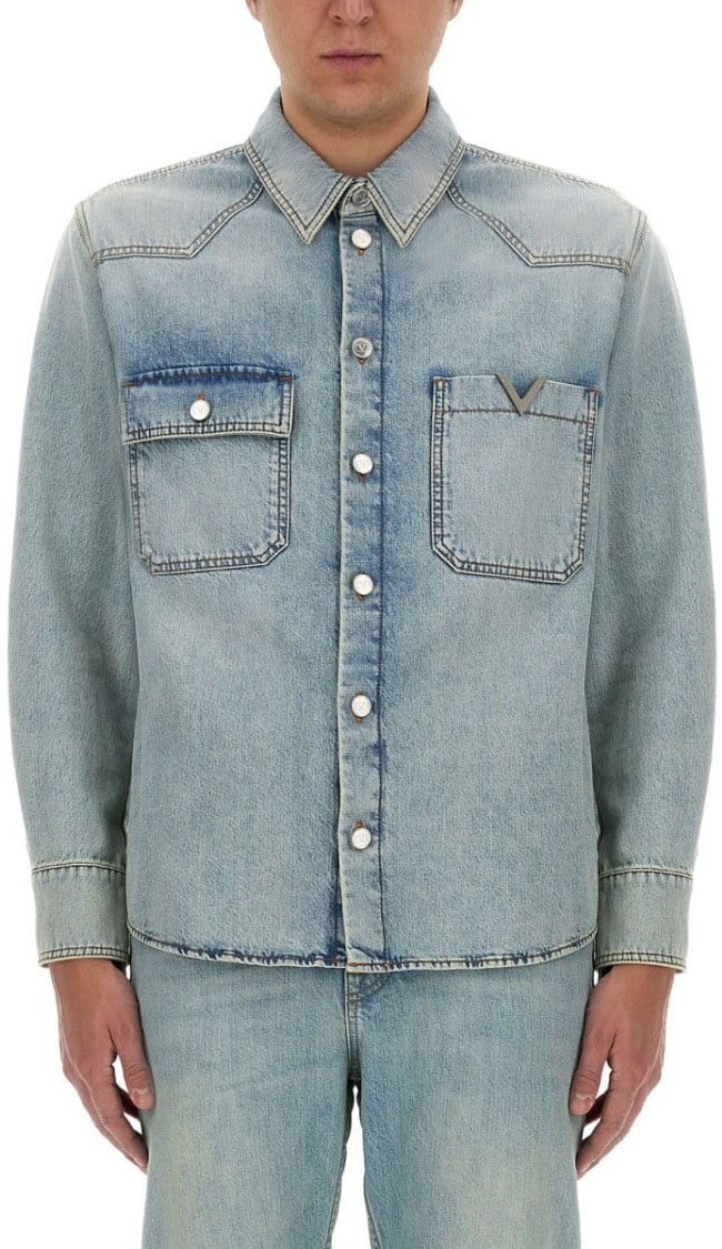 Valentino Classic Button-Up Denim Shirt With Chest Pockets Blauw