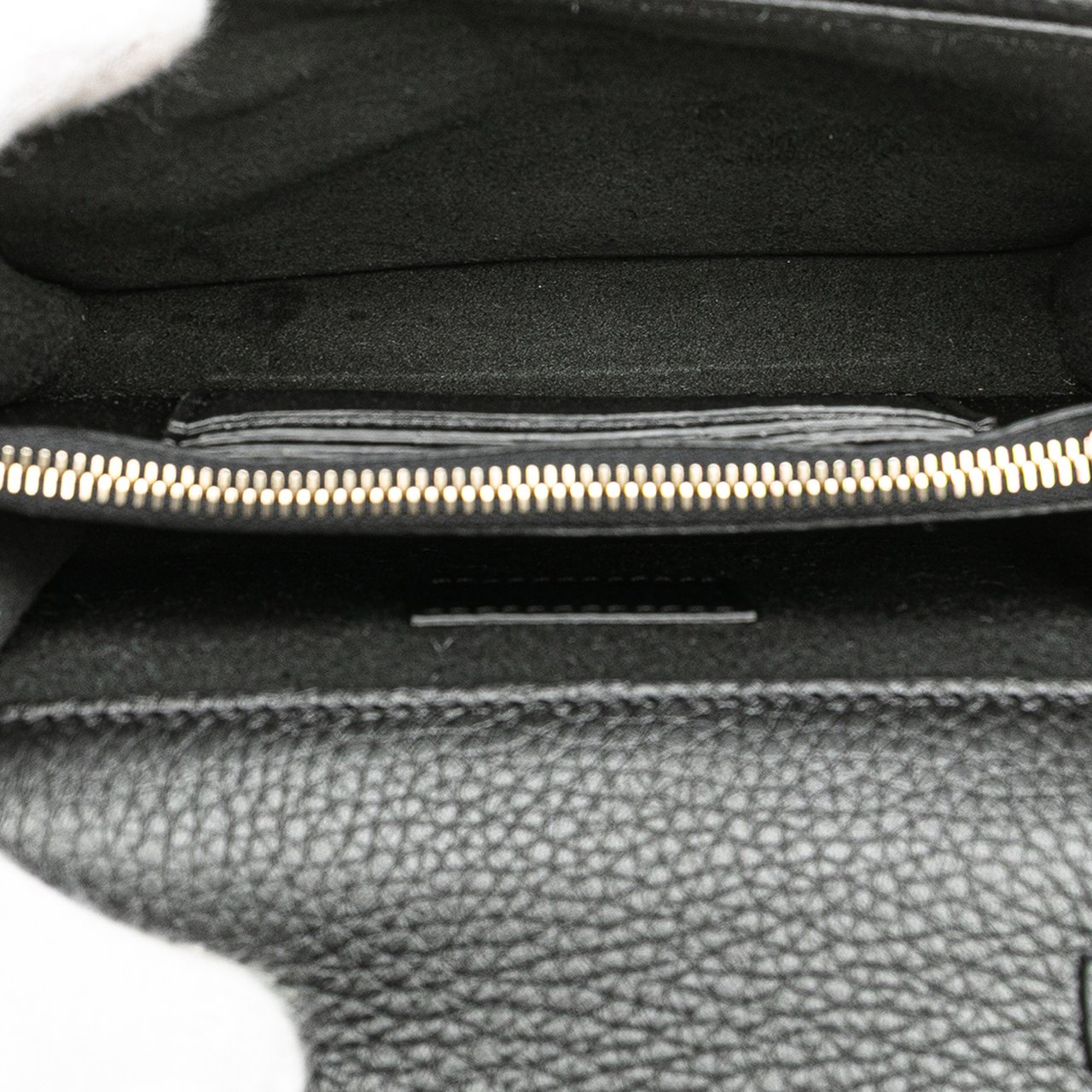 Valentino Pebbled Calfskin Rockstud Chain Wallet Zwart