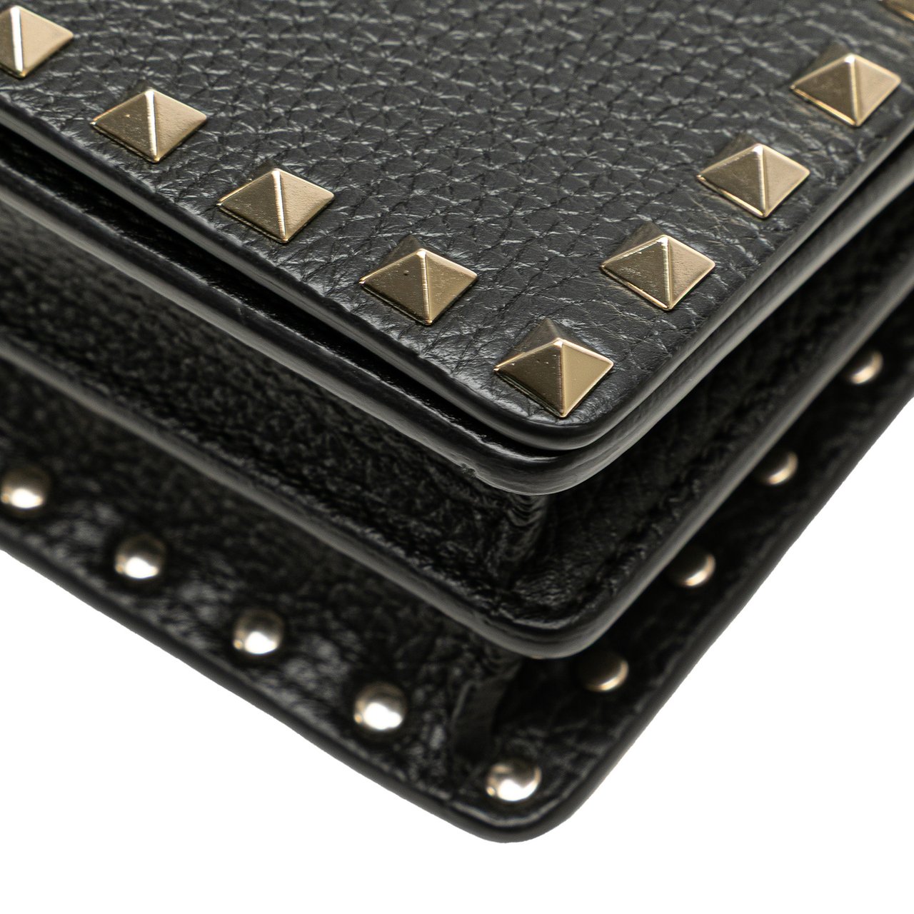 Valentino Pebbled Calfskin Rockstud Chain Wallet Zwart