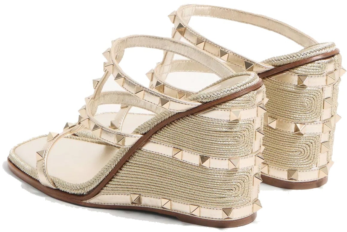 Valentino Garavani Rockstud Wedge Mules Goud