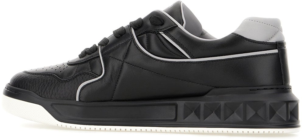 Valentino Valentino Black leather One Stud XL sneakers Zwart
