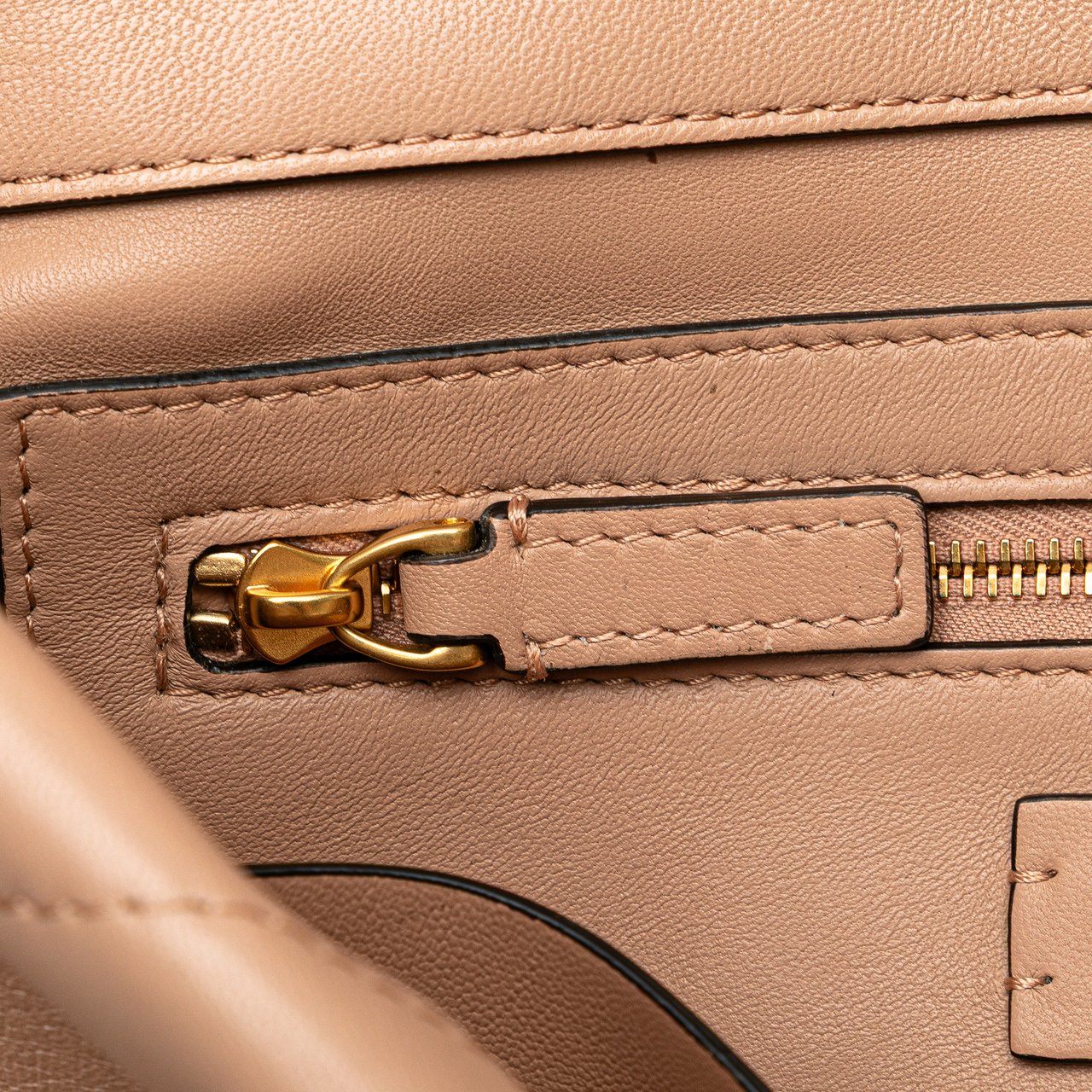 Valentino Large Nappa Roman Stud Satchel Roze