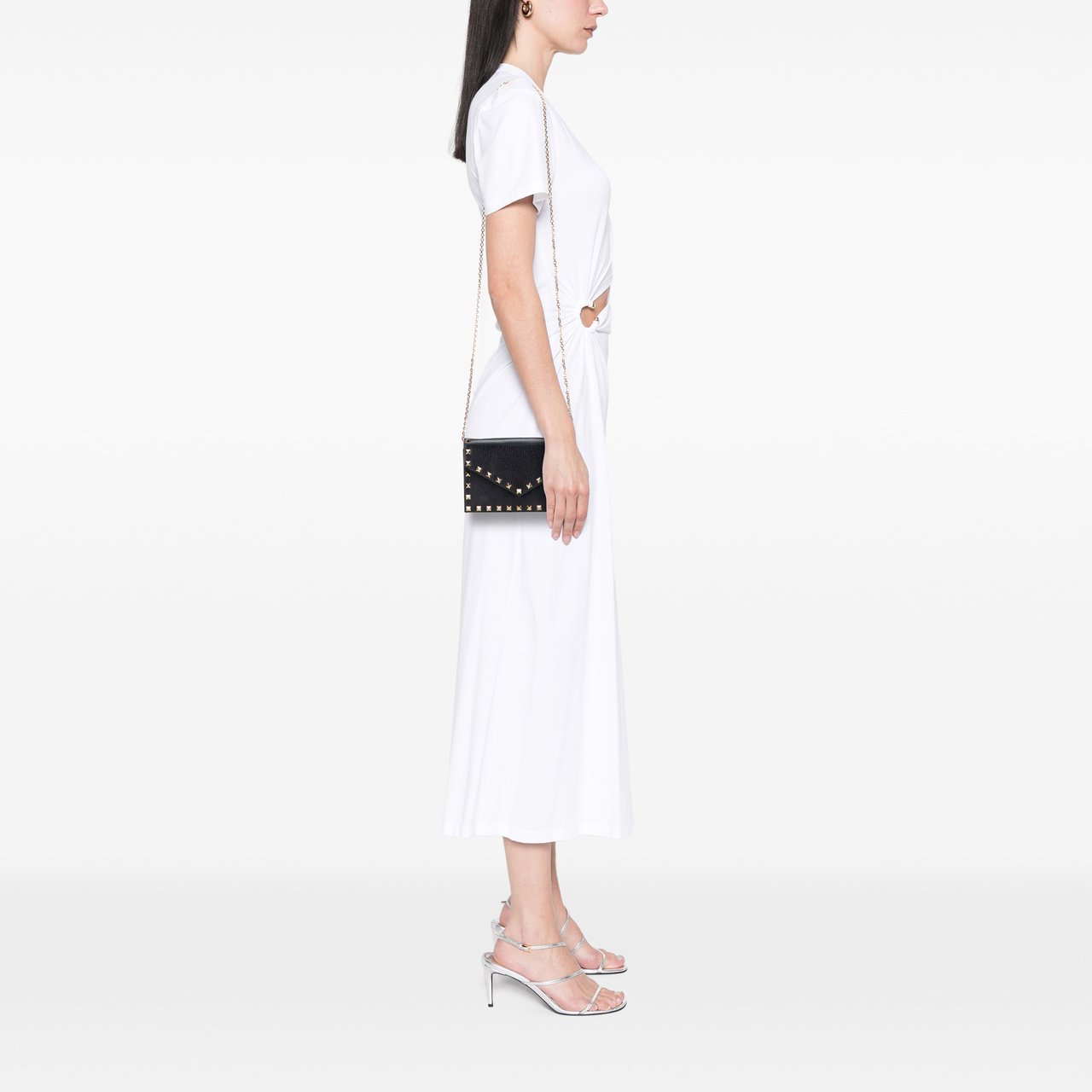 Valentino Pebbled Calfskin Rockstud Envelope Wallet on Chain Zwart