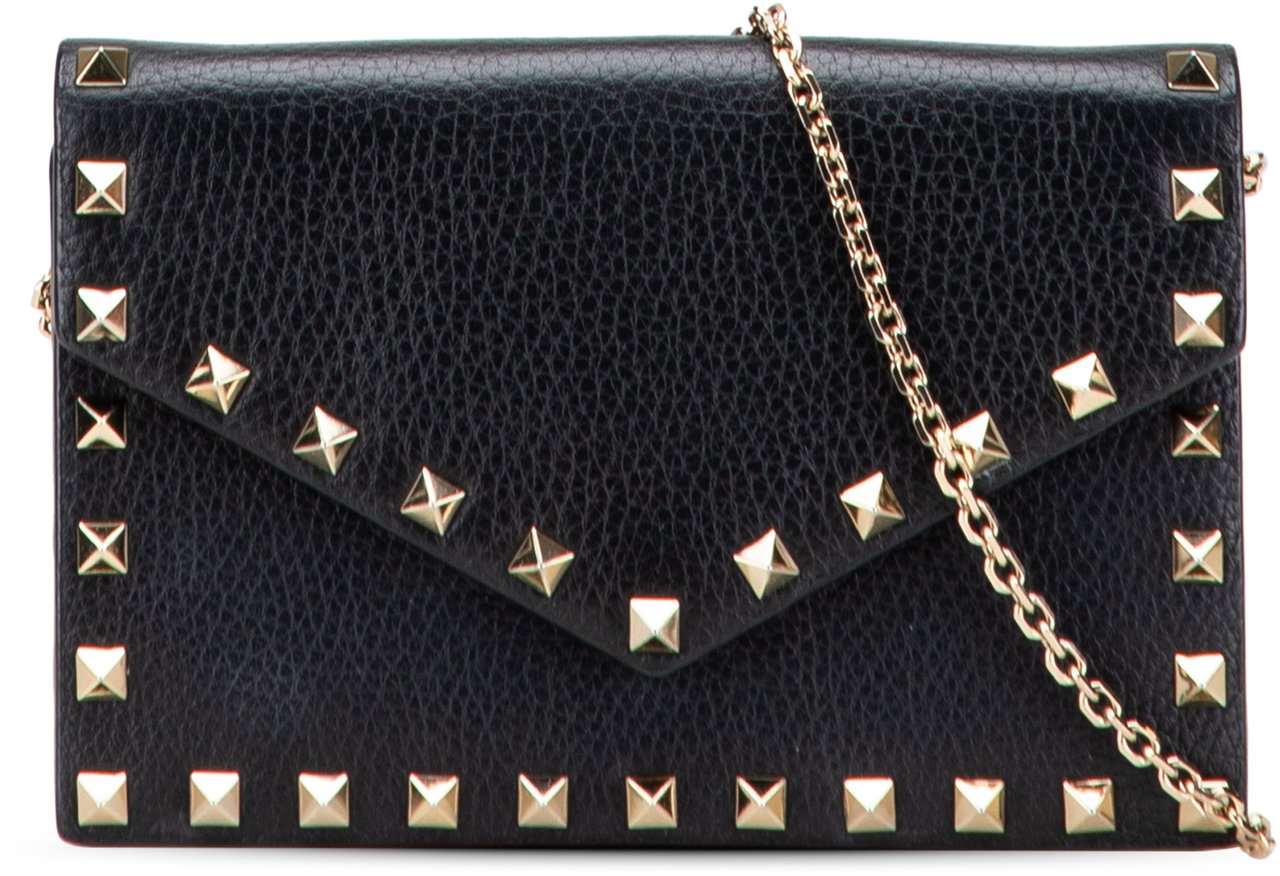Valentino Pebbled Calfskin Rockstud Envelope Wallet on Chain Zwart