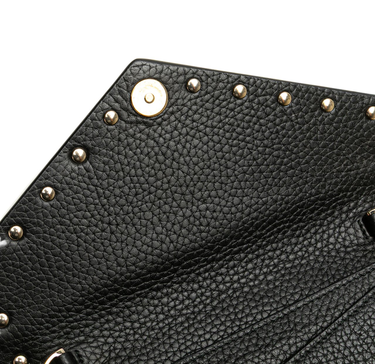 Valentino Pebbled Calfskin Rockstud Envelope Wallet on Chain Zwart