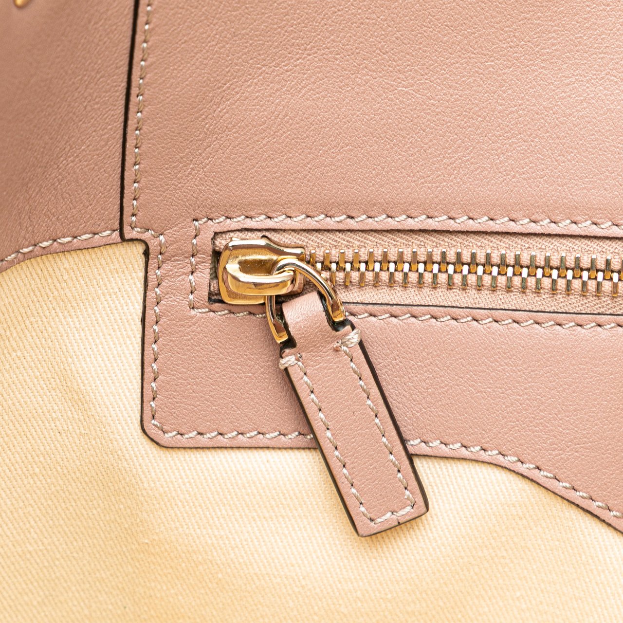 Valentino Leather Rockstud Tote Roze