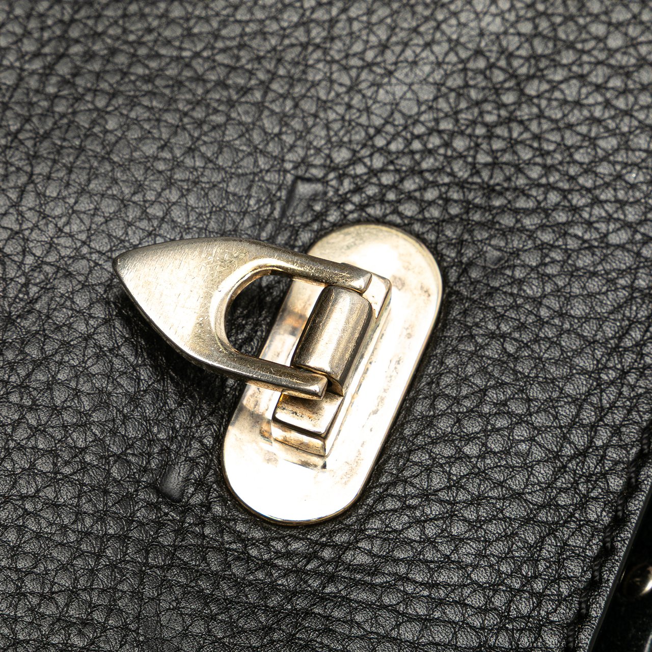 Valentino Small Pebbled Calfskin Rockstud Single Handle Flap Zwart