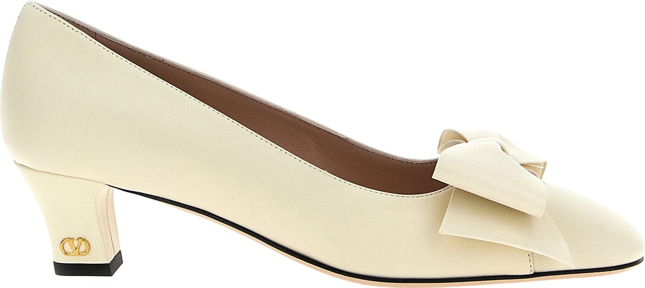 Valentino Garavani White Goatskin Mid Heel Pumps Wit