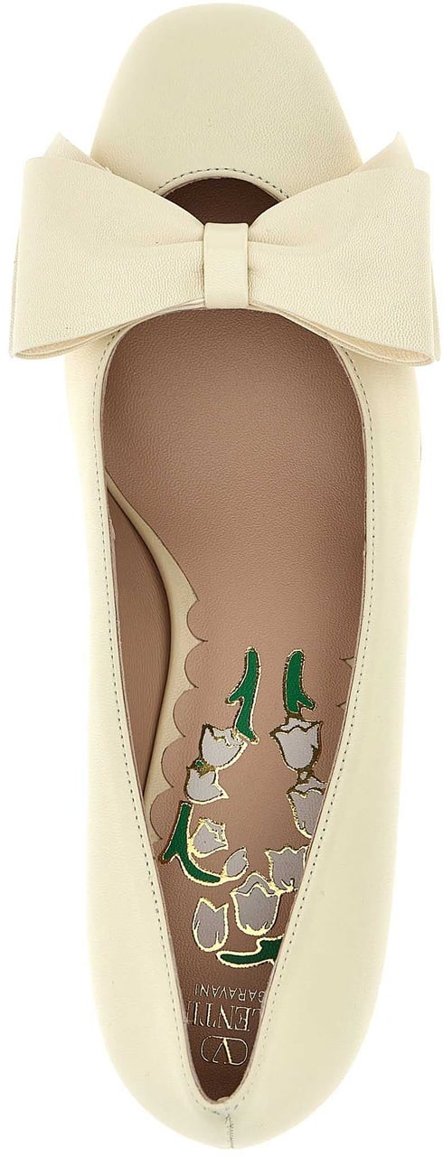 Valentino Garavani White Goatskin Mid Heel Pumps Wit