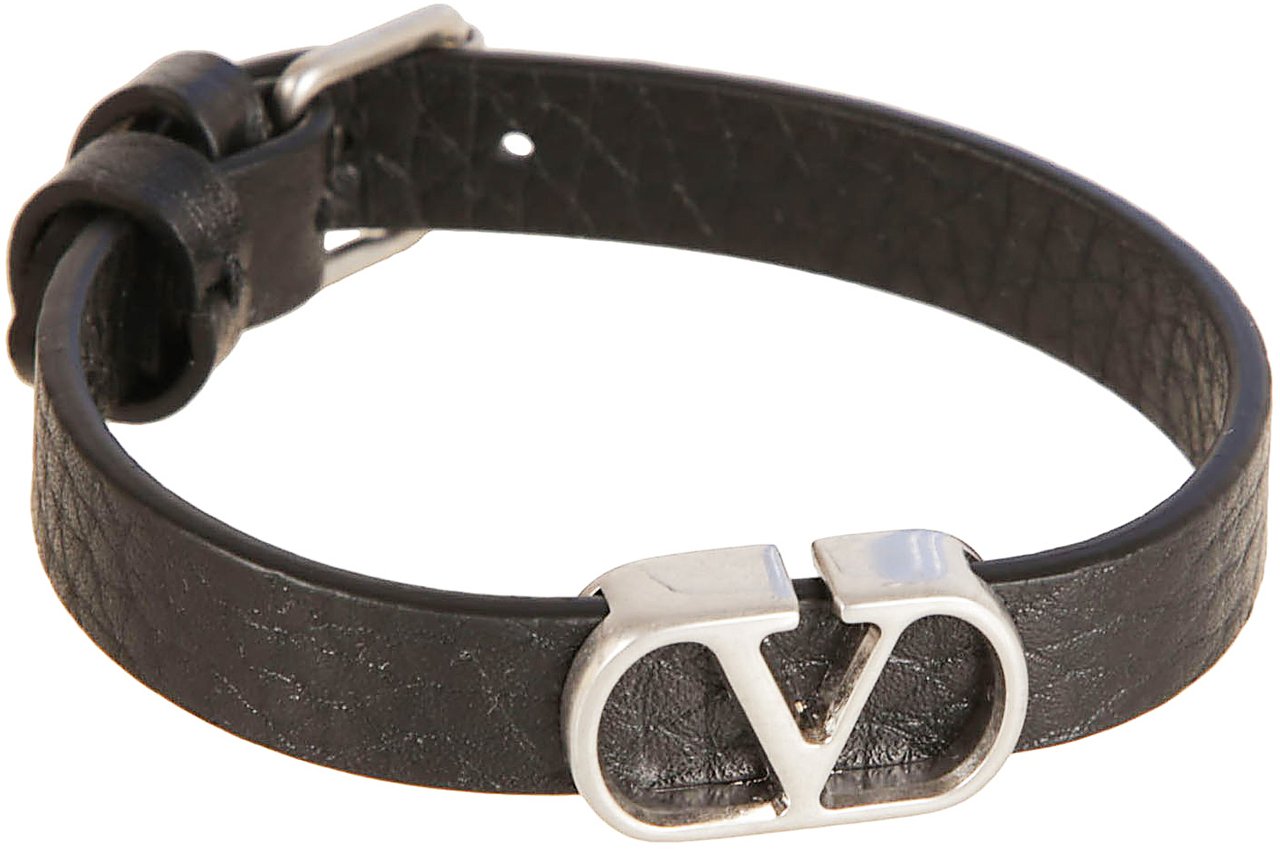 Valentino Garavani Textured Black Leather Bracelet with VLogo Centerpiece Zwart