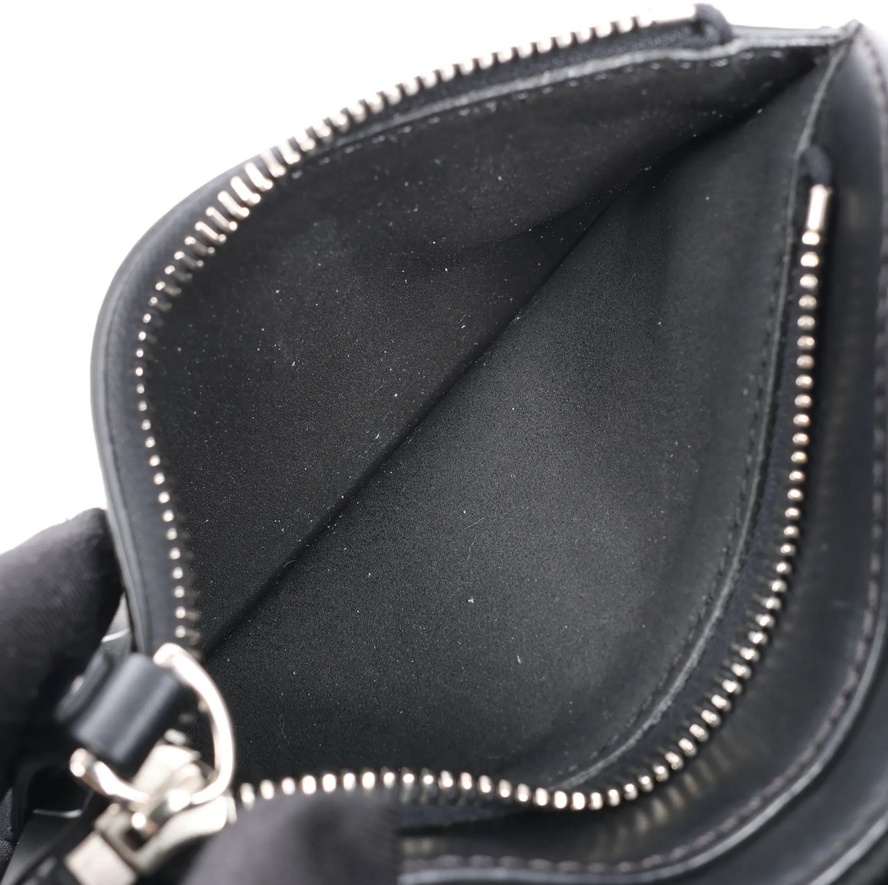 Valentino Garavani Valentino Garavani VLTN Leather Shoulder Bag in Black Zwart