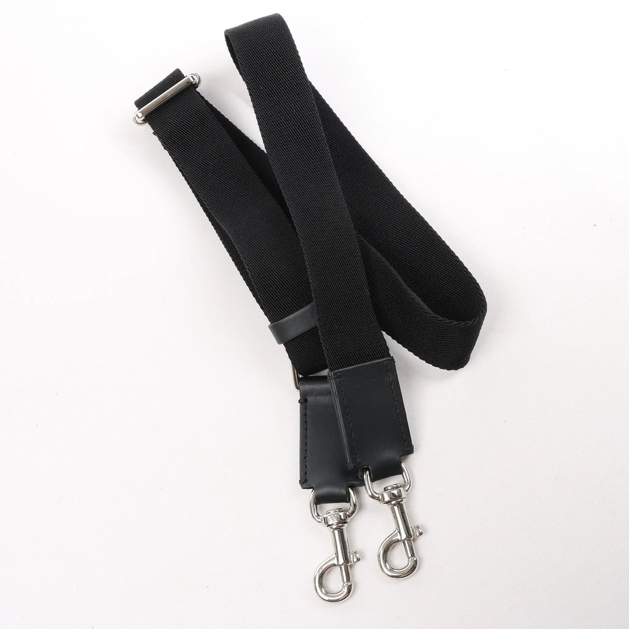 Valentino Garavani Valentino Garavani VLTN Leather Shoulder Bag in Black Zwart