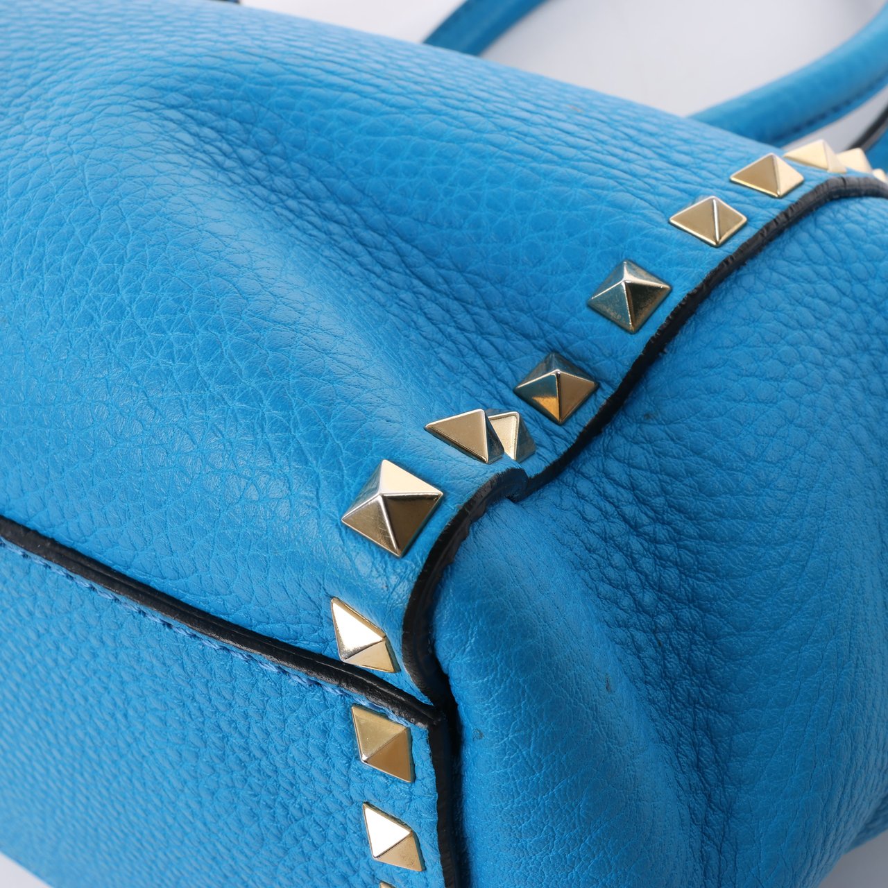Valentino Garavani Valentino Garavani Rockstud Leather 2Way Handbag in Blue Blauw