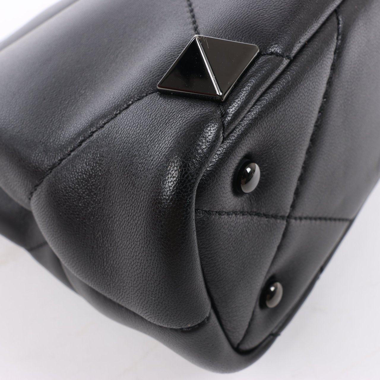 Valentino Garavani Valentino Garavani Roman Studs Leather 3-way Shoulder Bag in Black Zwart