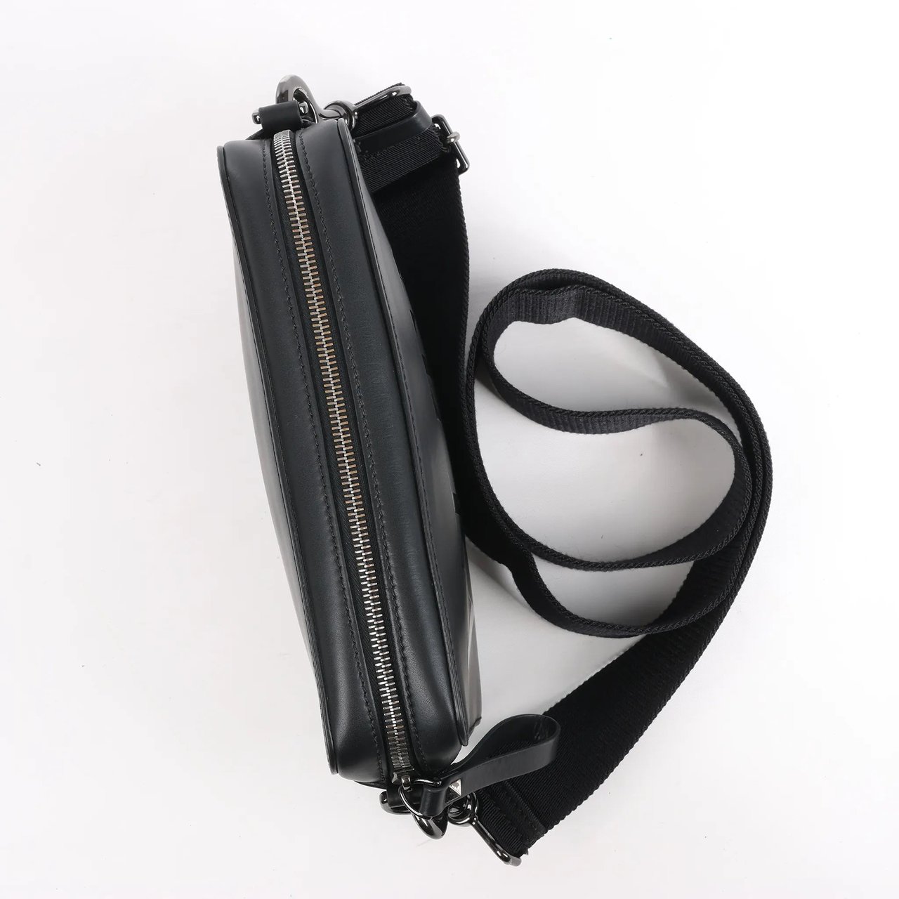 Valentino Garavani Valentino Garavani VLTN Leather Shoulder Bag in Black Zwart