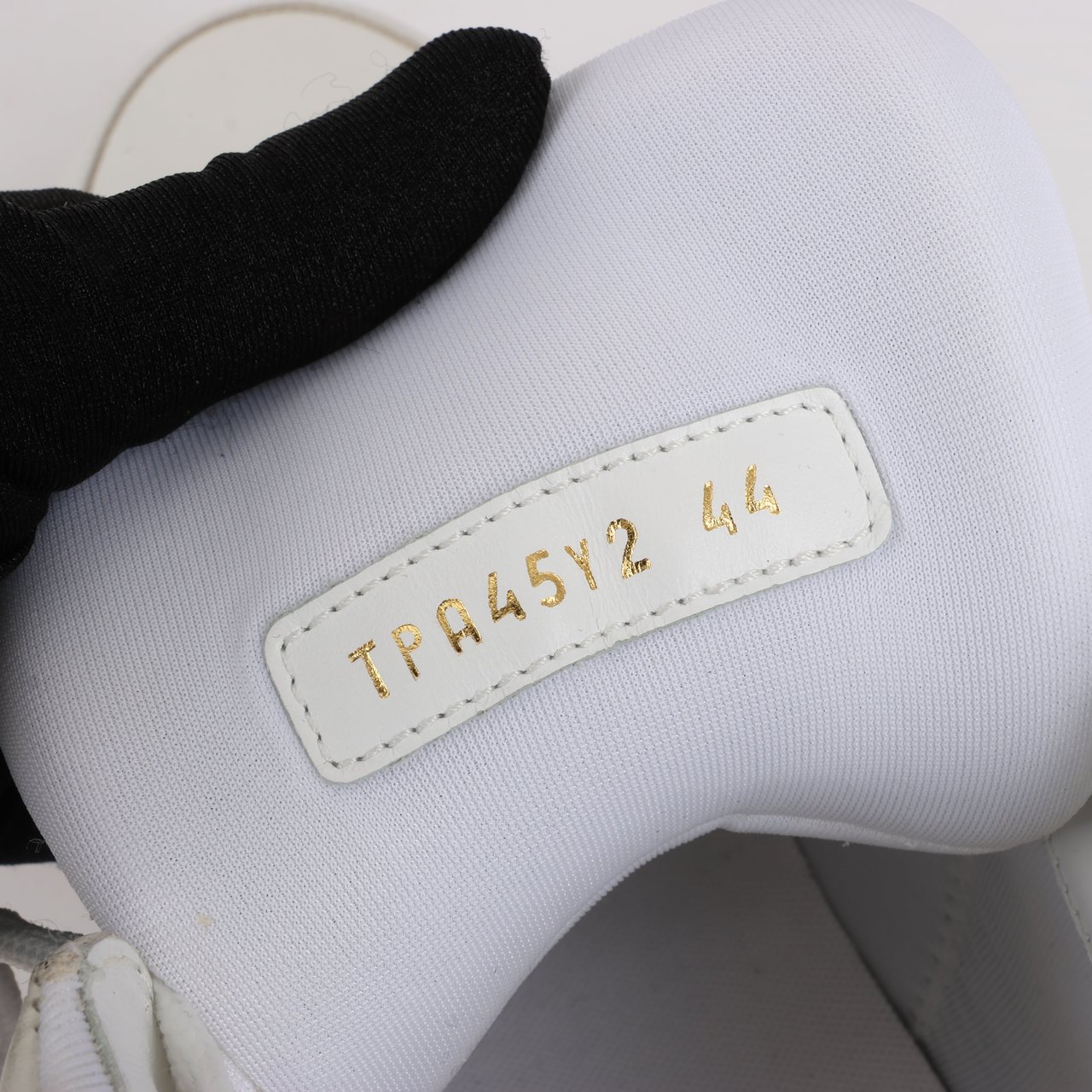 Valentino Garavani Valentino Garavani Leather High-top Sneakers in Multicolor, Size 44 EU Wit