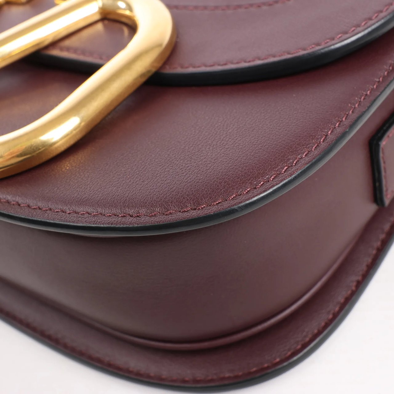 Valentino Garavani Valentino Garavani Supervee Leather Shoulder Strap in Burgundy Maroon