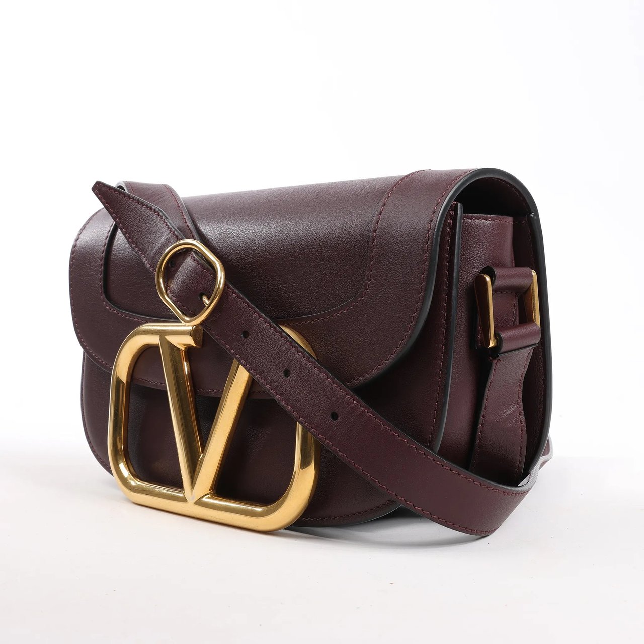 Valentino Garavani Valentino Garavani Supervee Leather Shoulder Strap in Burgundy Maroon