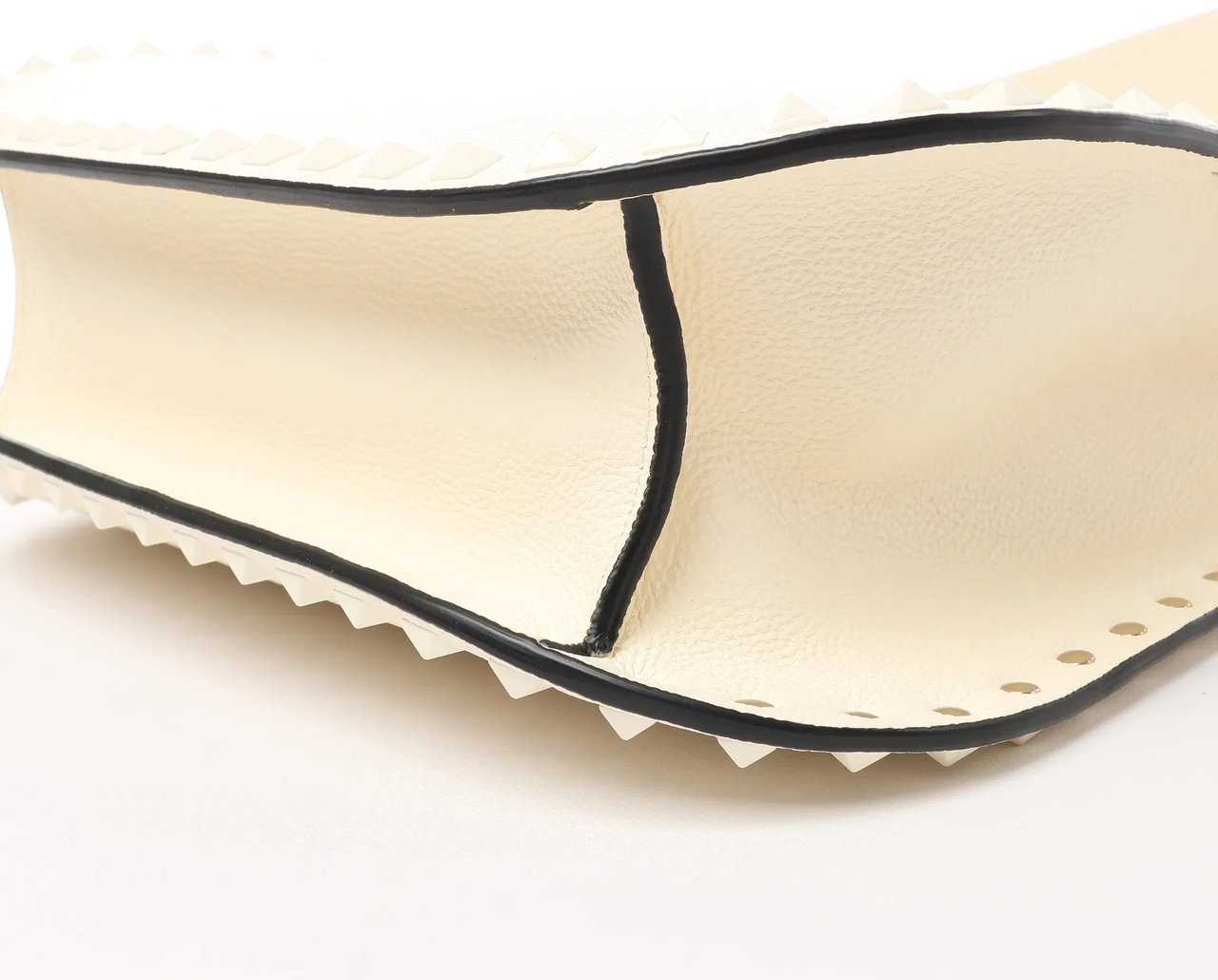 Valentino Garavani Valentino Garavani Rockstud Leather Shoulder Bag in Ecru Beige