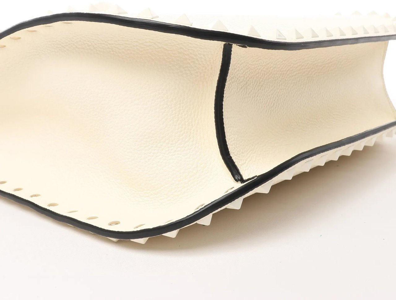 Valentino Garavani Valentino Garavani Rockstud Leather Shoulder Bag in Ecru Beige