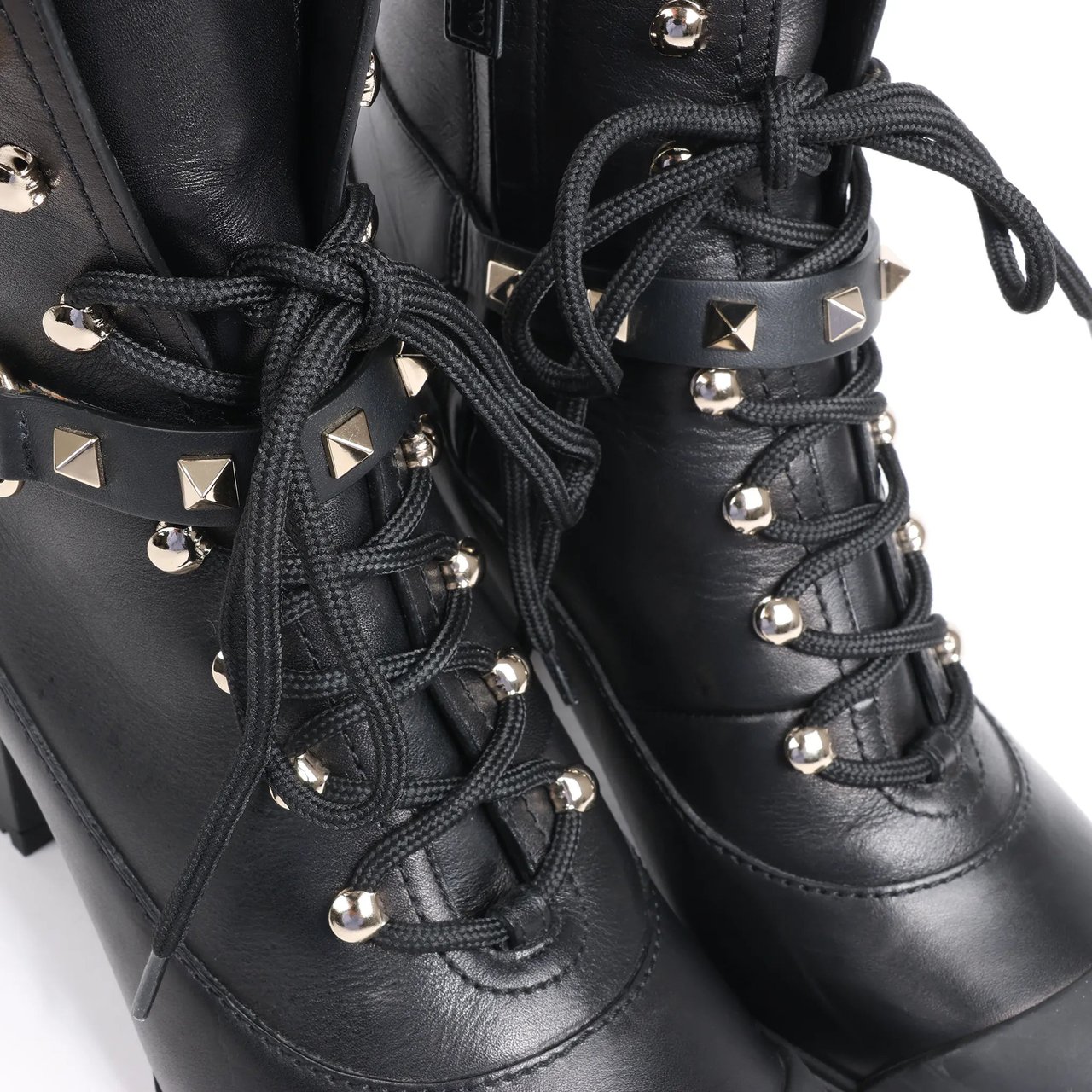 Valentino Garavani Valentino Garavani Rockstuds Leather Ankle Boots in Black, Size 37 EU Zwart