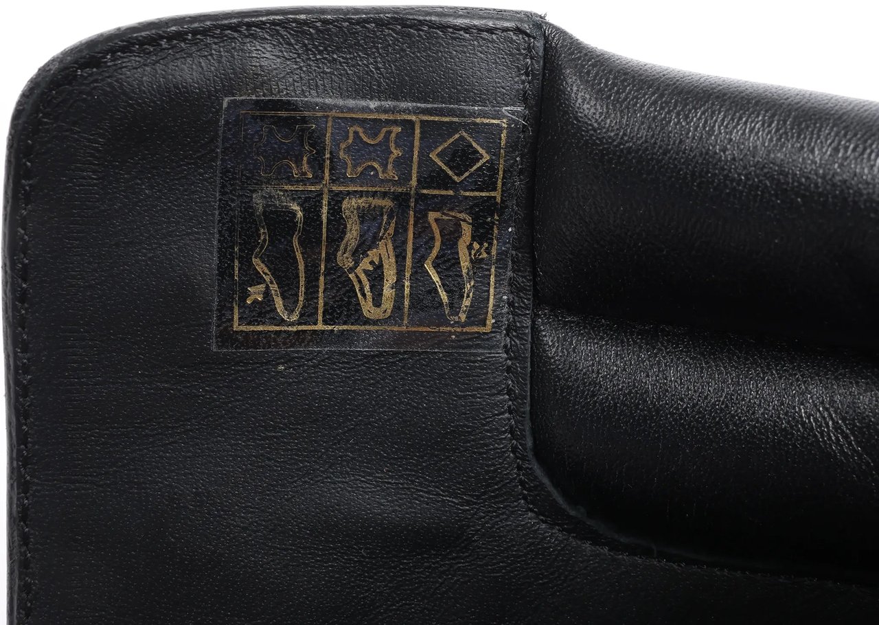 Valentino Garavani Valentino Garavani Rockstuds Leather Ankle Boots in Black, Size 37 EU Zwart