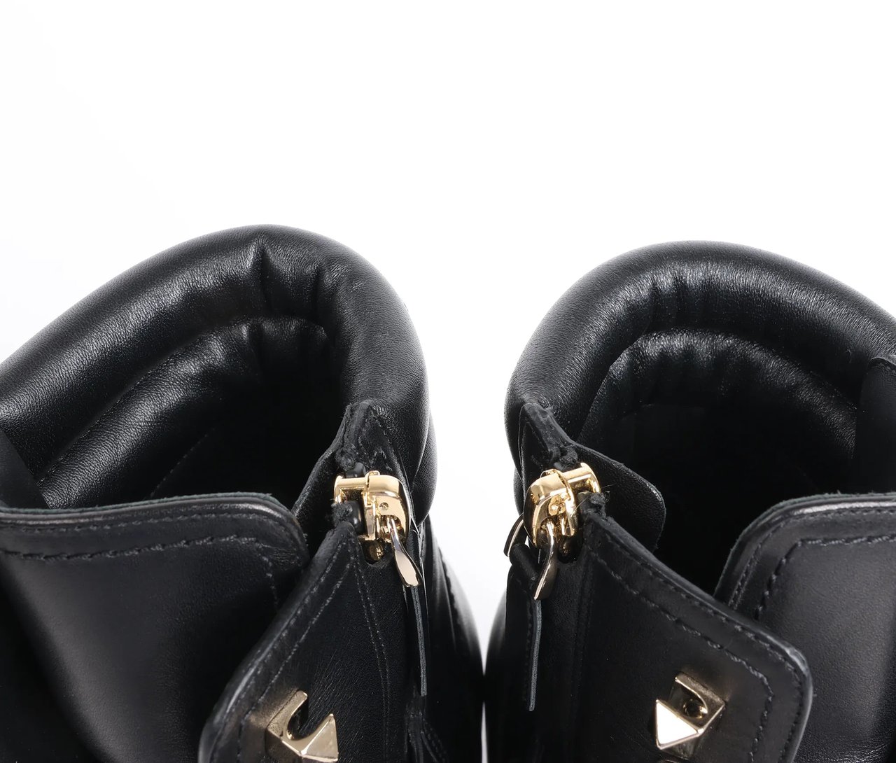 Valentino Garavani Valentino Garavani Rockstuds Leather Ankle Boots in Black, Size 37 EU Zwart