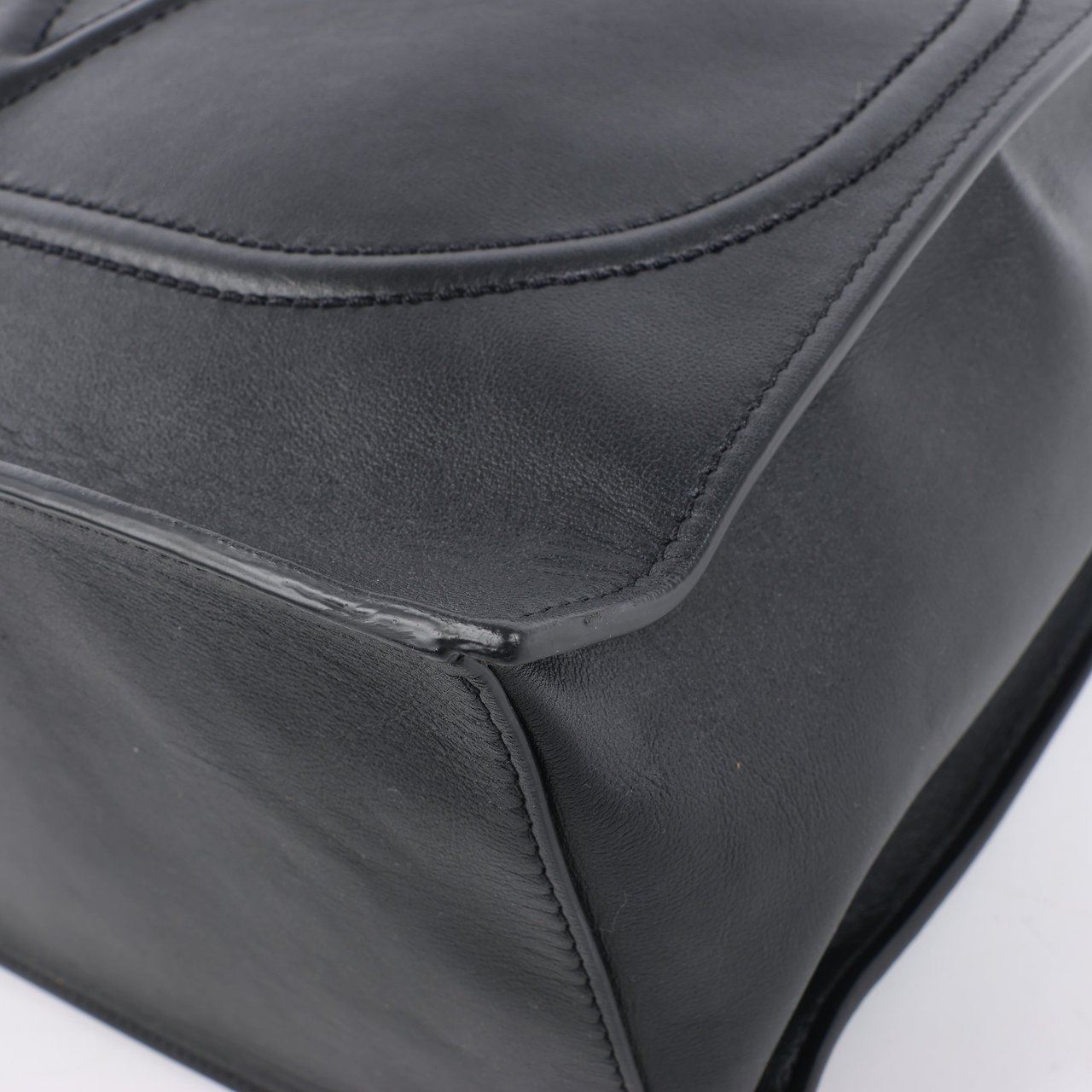 Valentino Garavani Valentino Garavani V Logo Leather 2Way Handbag in Black Zwart