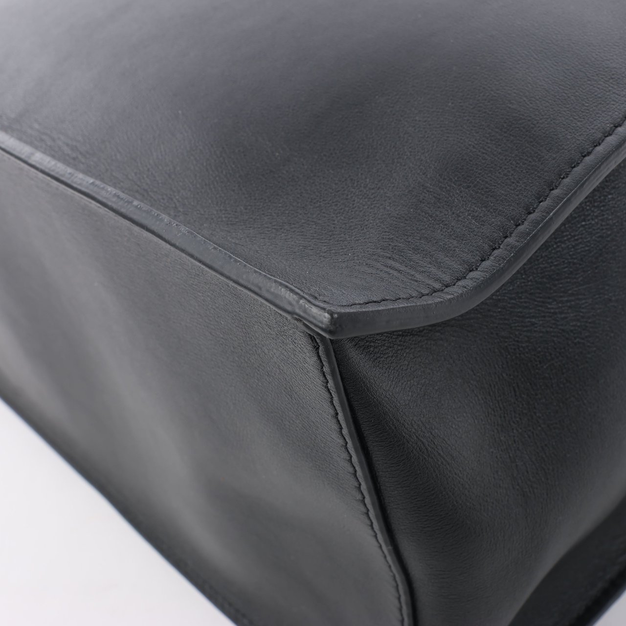 Valentino Garavani Valentino Garavani V Logo Leather 2Way Handbag in Black Zwart