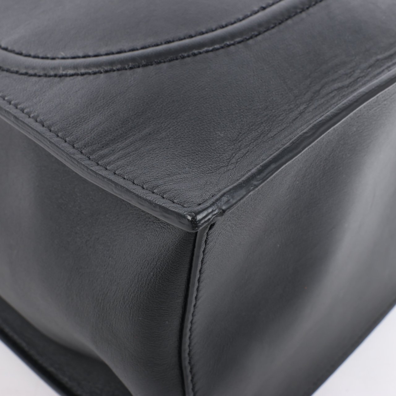 Valentino Garavani Valentino Garavani V Logo Leather 2Way Handbag in Black Zwart