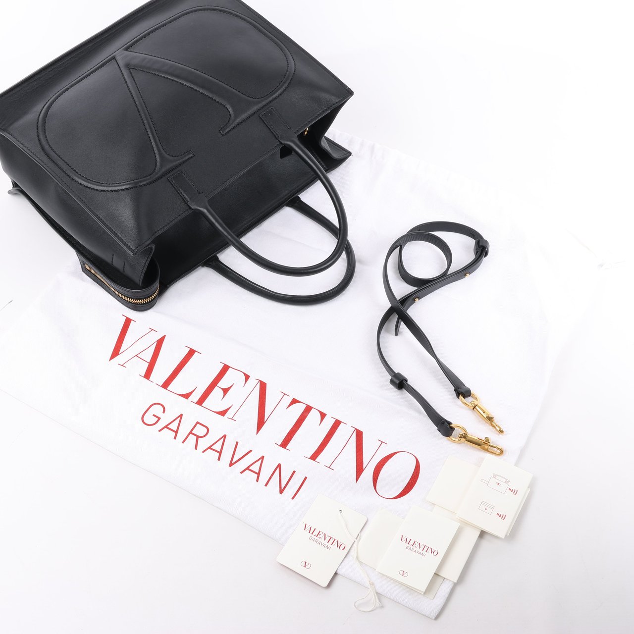 Valentino Garavani Valentino Garavani V Logo Leather 2Way Handbag in Black Zwart