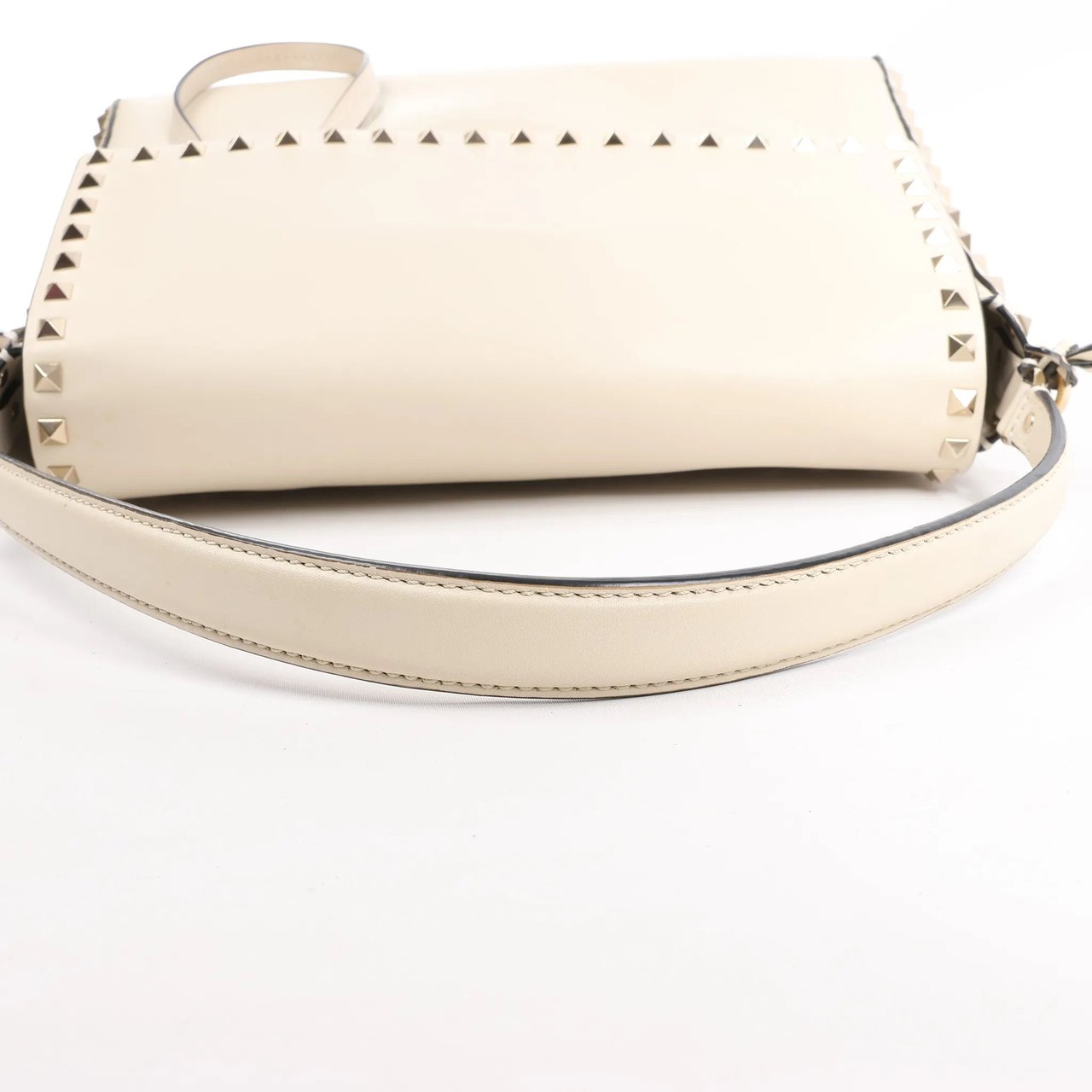 Valentino Garavani Valentino Garavani Rockstud Leather 2Way Handbag in Beige Beige
