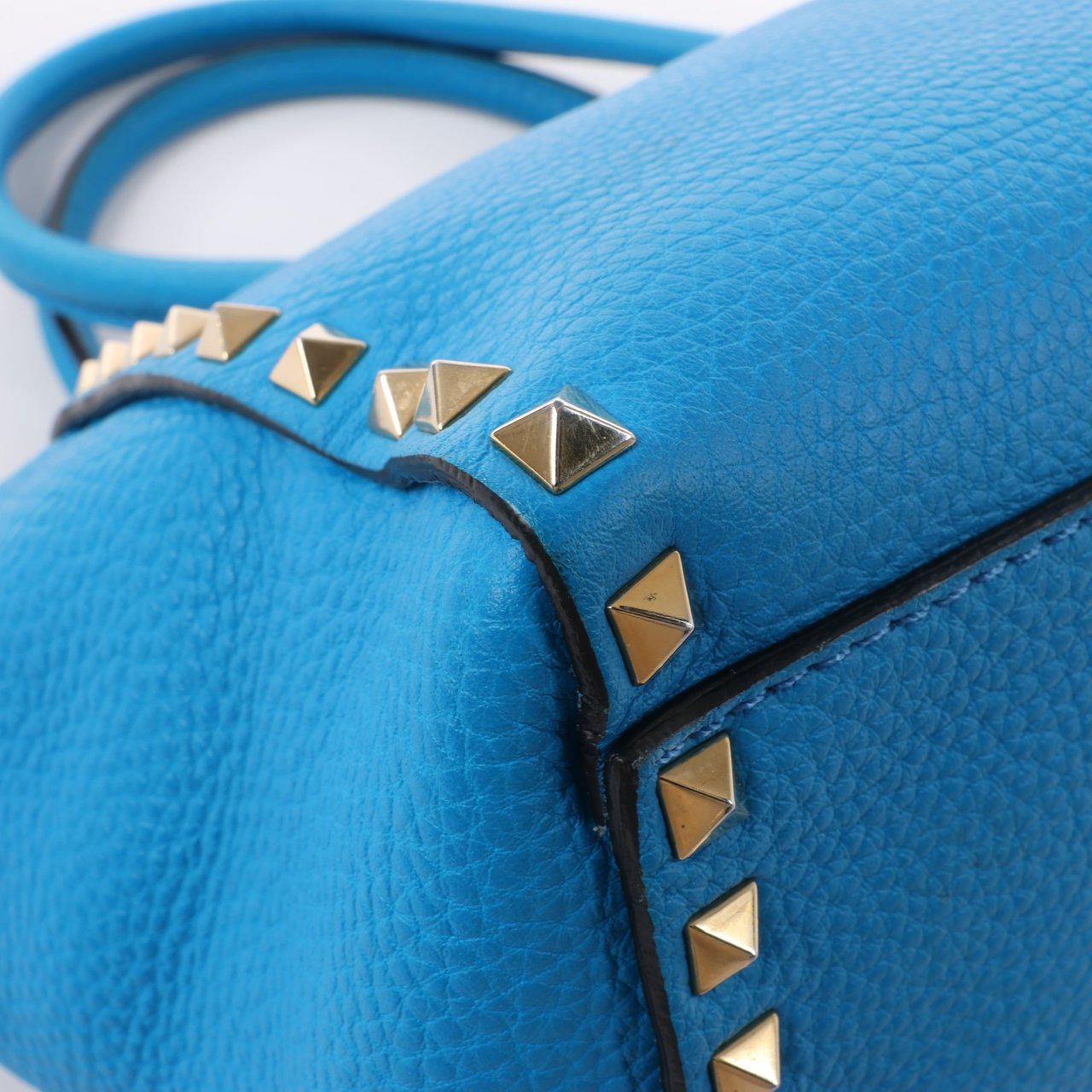 Valentino Garavani Valentino Garavani Rockstud Leather 2Way Handbag in Blue Blauw