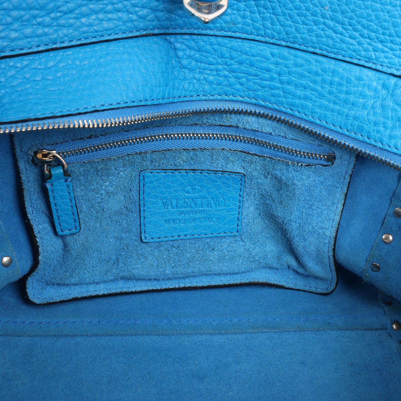 Valentino Garavani Valentino Garavani Rockstud Leather 2Way Handbag in Blue Blauw