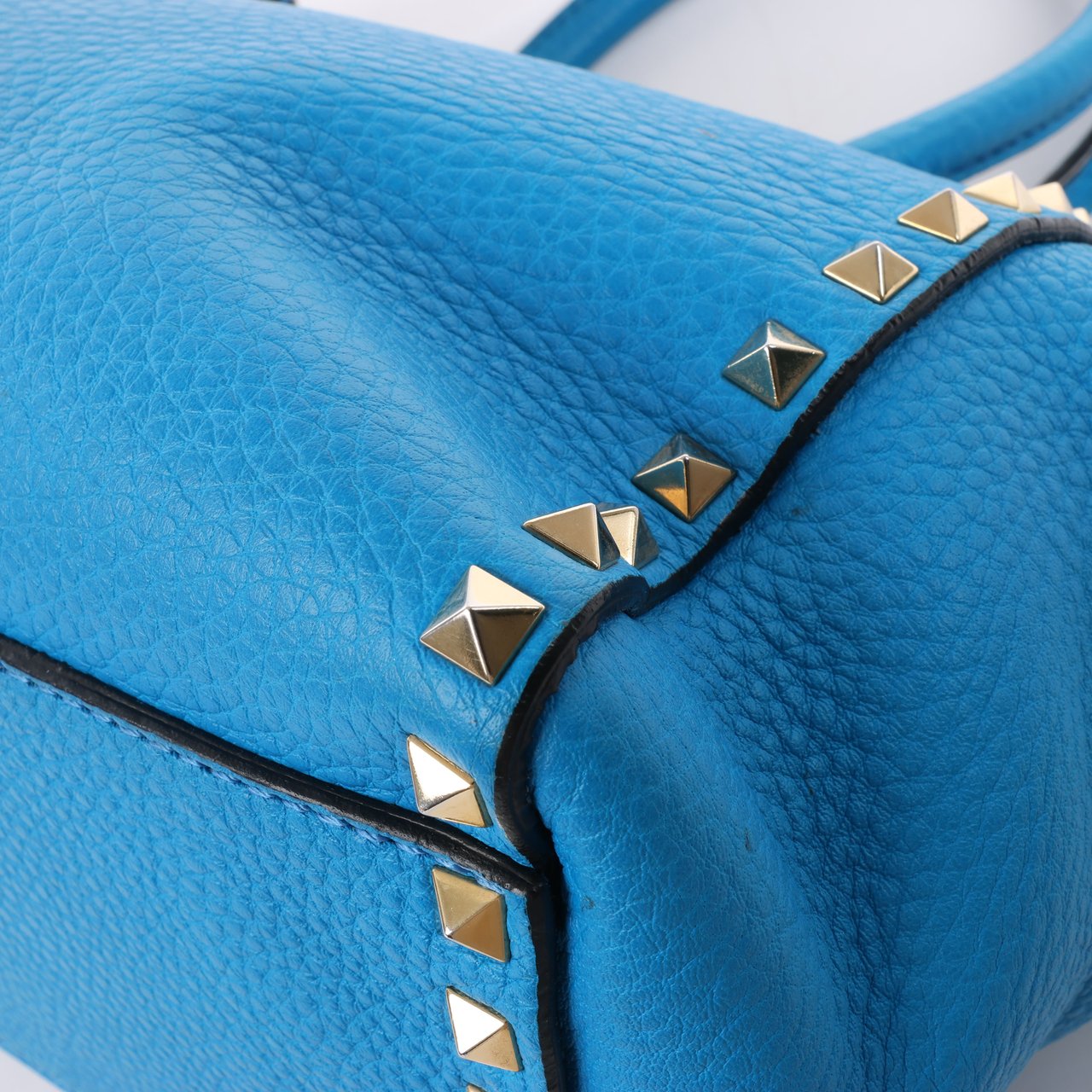 Valentino Garavani Valentino Garavani Rockstud Leather 2Way Handbag in Blue Blauw