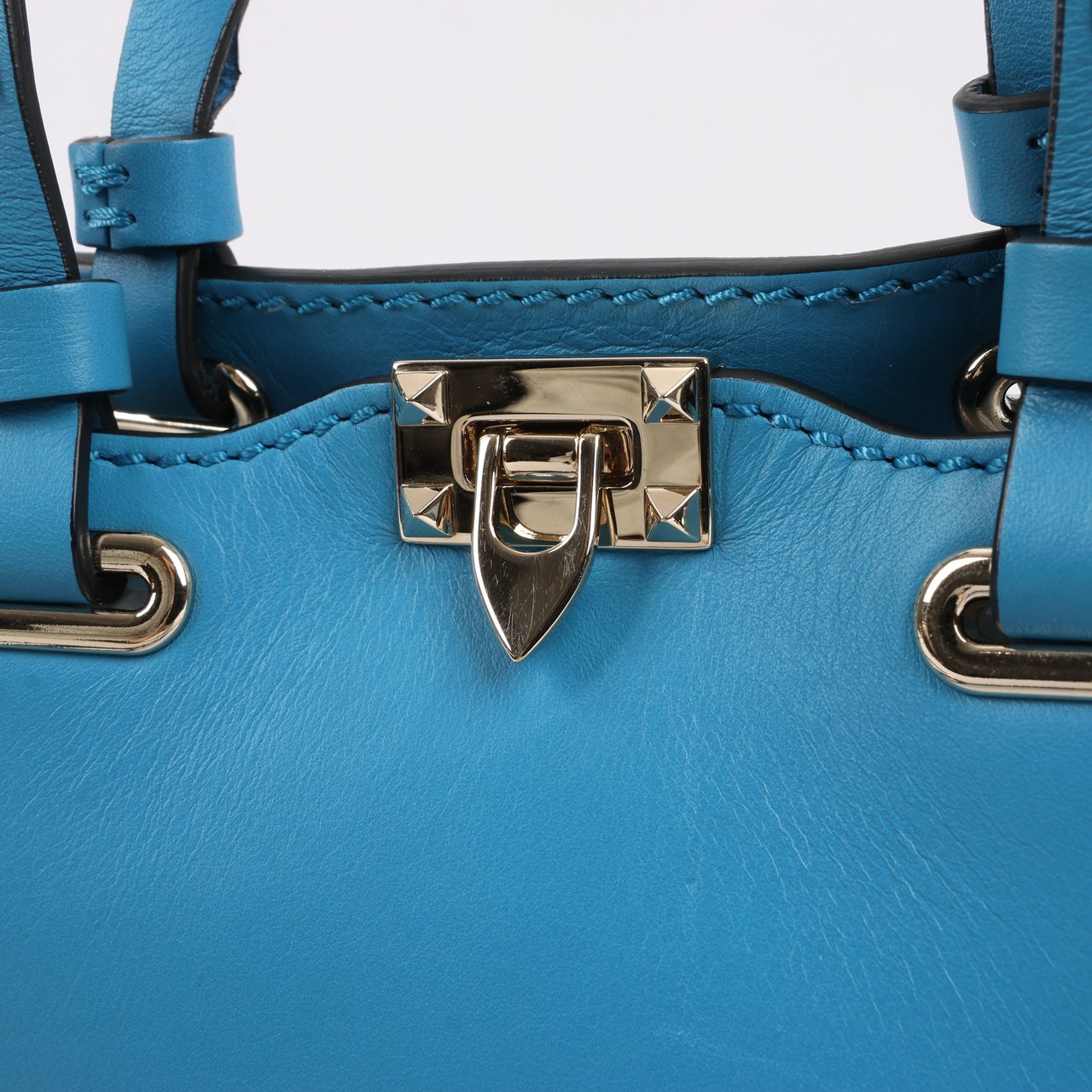 Valentino Garavani Valentino Garavani Rockstud Mini Leather 2Way Handbag in Blue Blauw