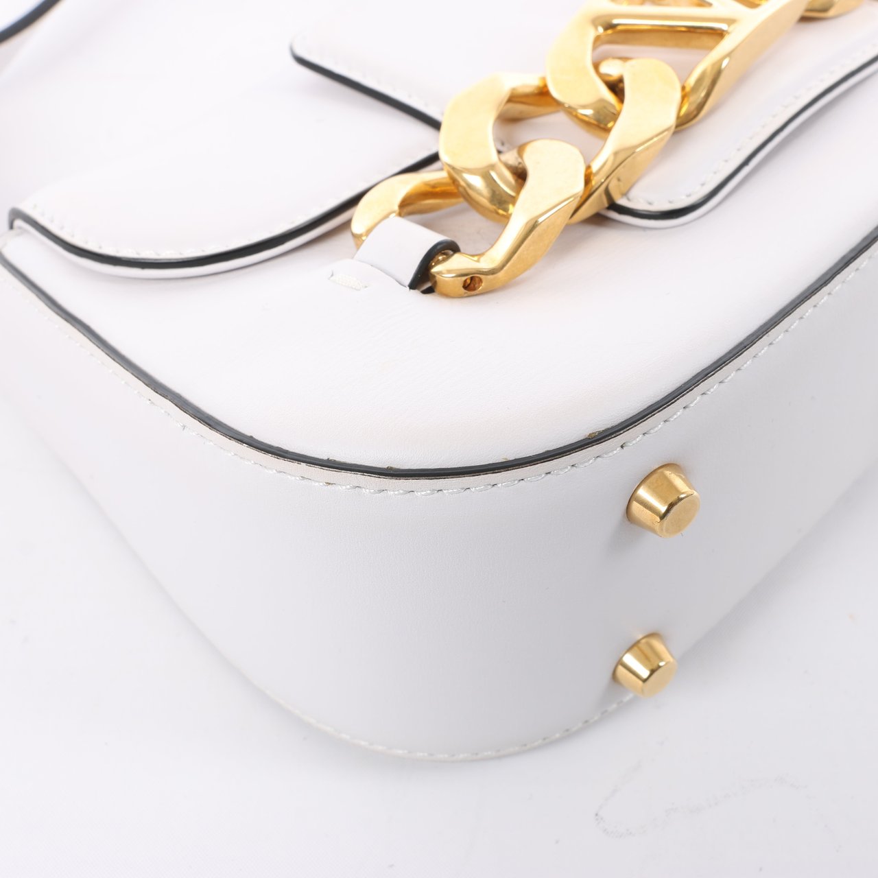 Valentino Garavani Valentino Garavani V logo Leather Shoulder bag in White Wit