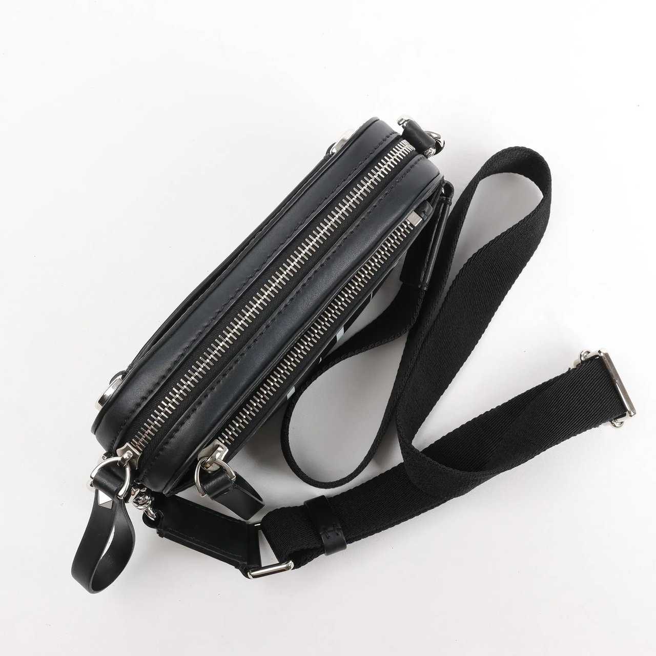 Valentino Garavani Valentino Garavani VLTN Leather Shoulder Bag in Black Zwart