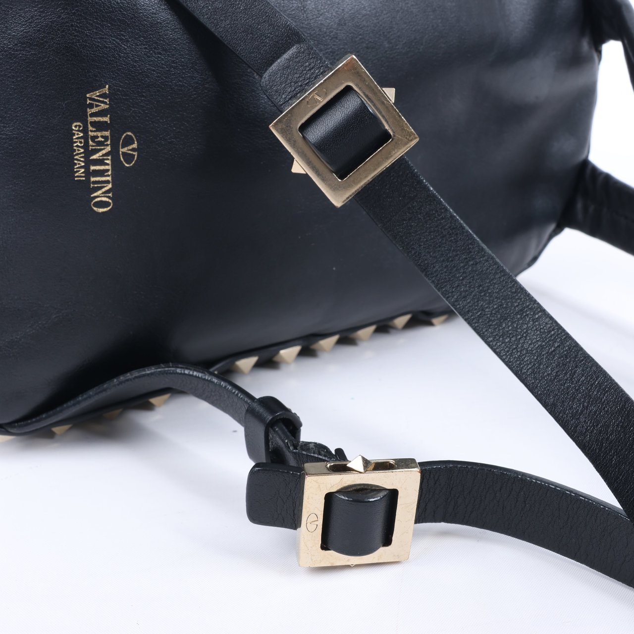 Valentino Garavani Valentino Garavani Rockstud Leather Backpack in Black Zwart