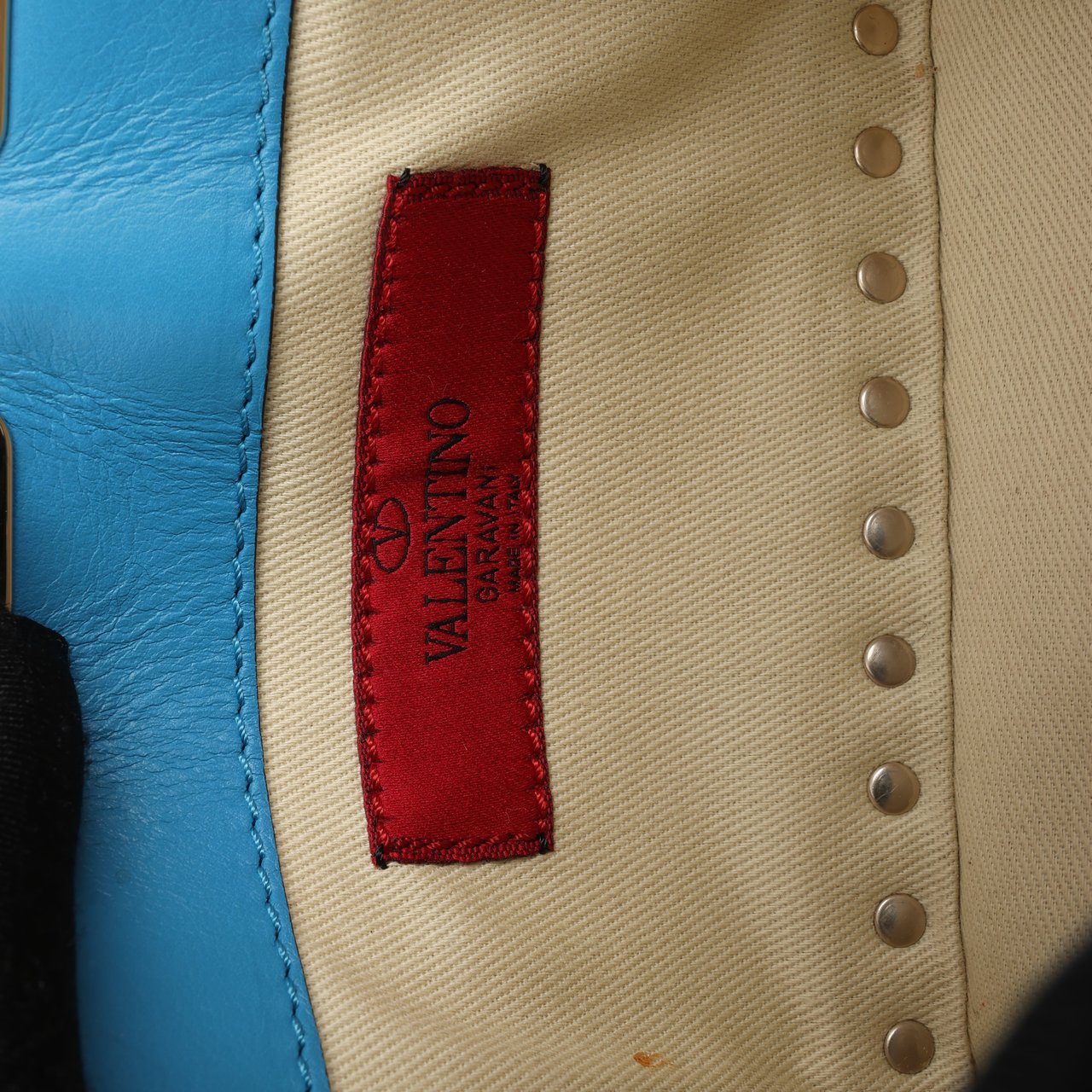 Valentino Garavani Valentino Garavani Rockstud Mini Leather 2Way Handbag in Blue Blauw