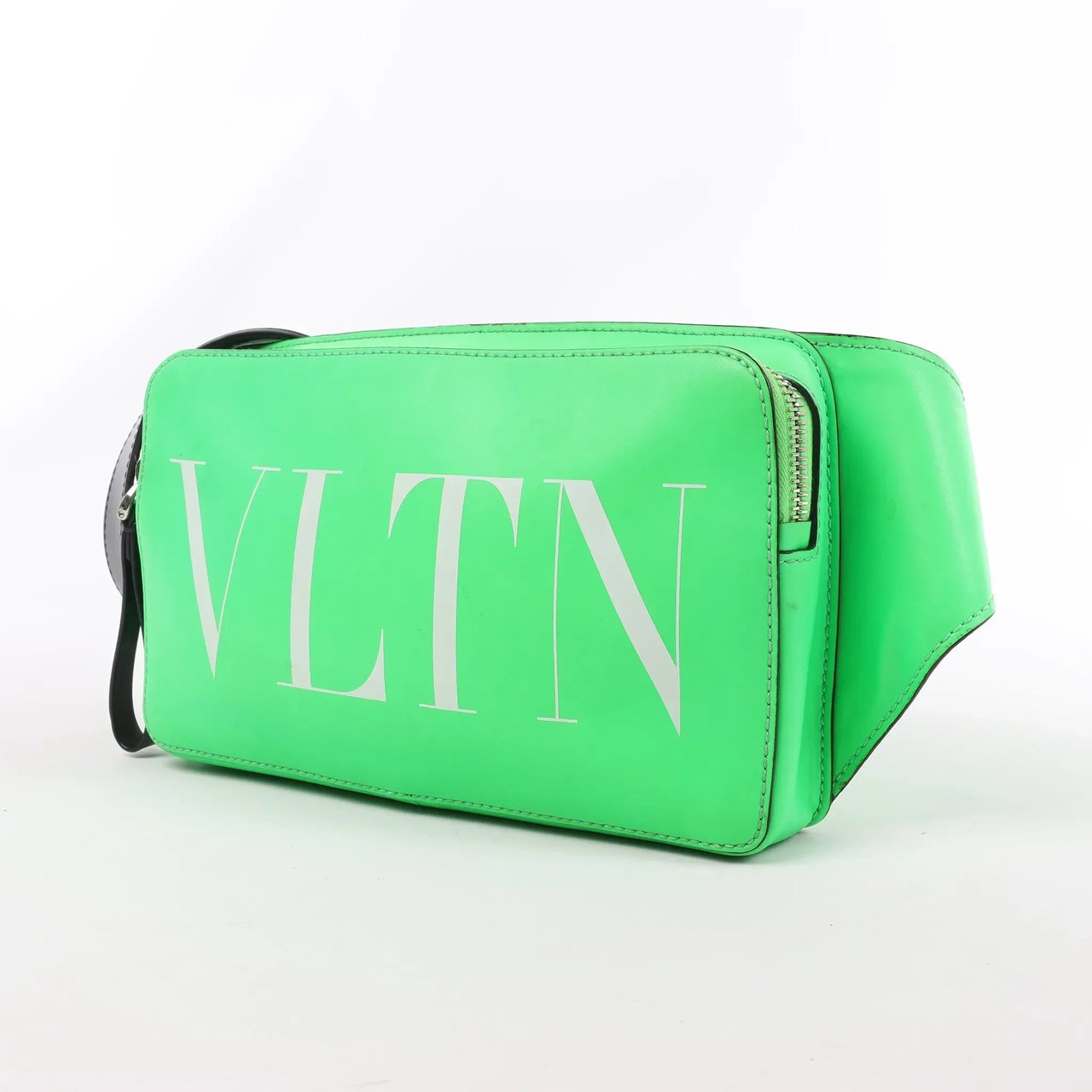 Valentino Garavani Valentino Garavani VLTN Leather Belt Bag in Green Groen
