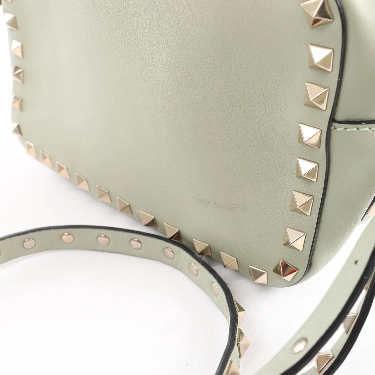 Valentino Garavani Valentino Garavani Rockstuds Leather Crossbody bag in Green Divers
