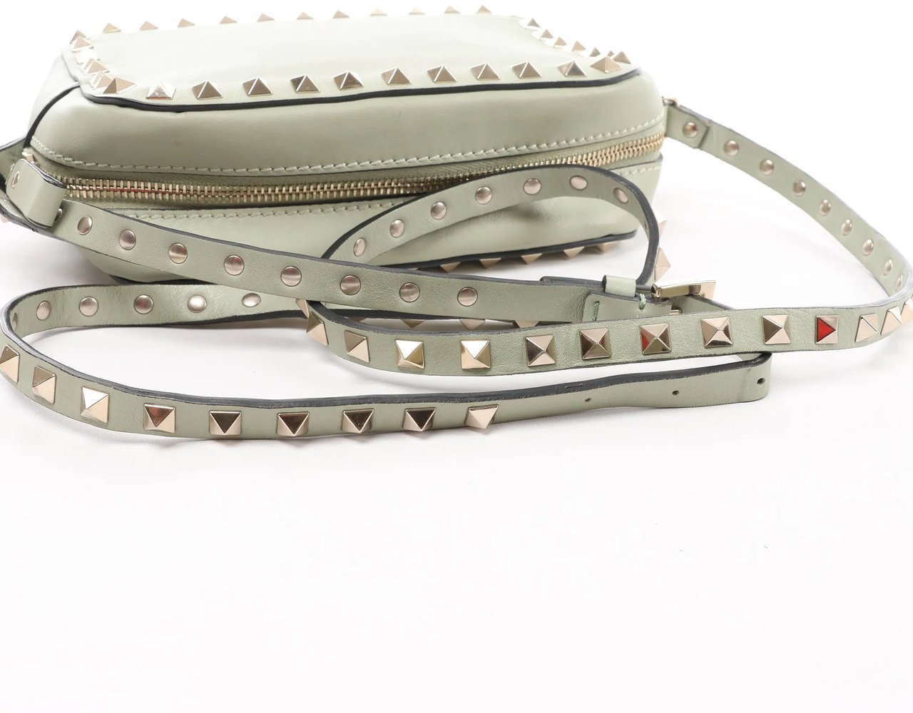 Valentino Garavani Valentino Garavani Rockstuds Leather Crossbody bag in Green Divers