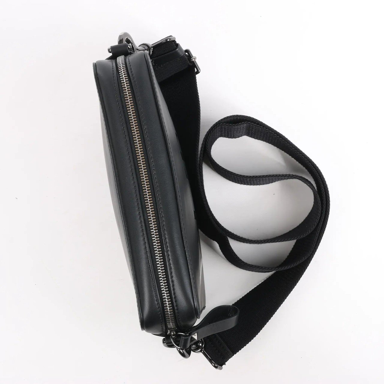 Valentino Garavani Valentino Garavani VLTN Leather Shoulder Bag in Black Zwart