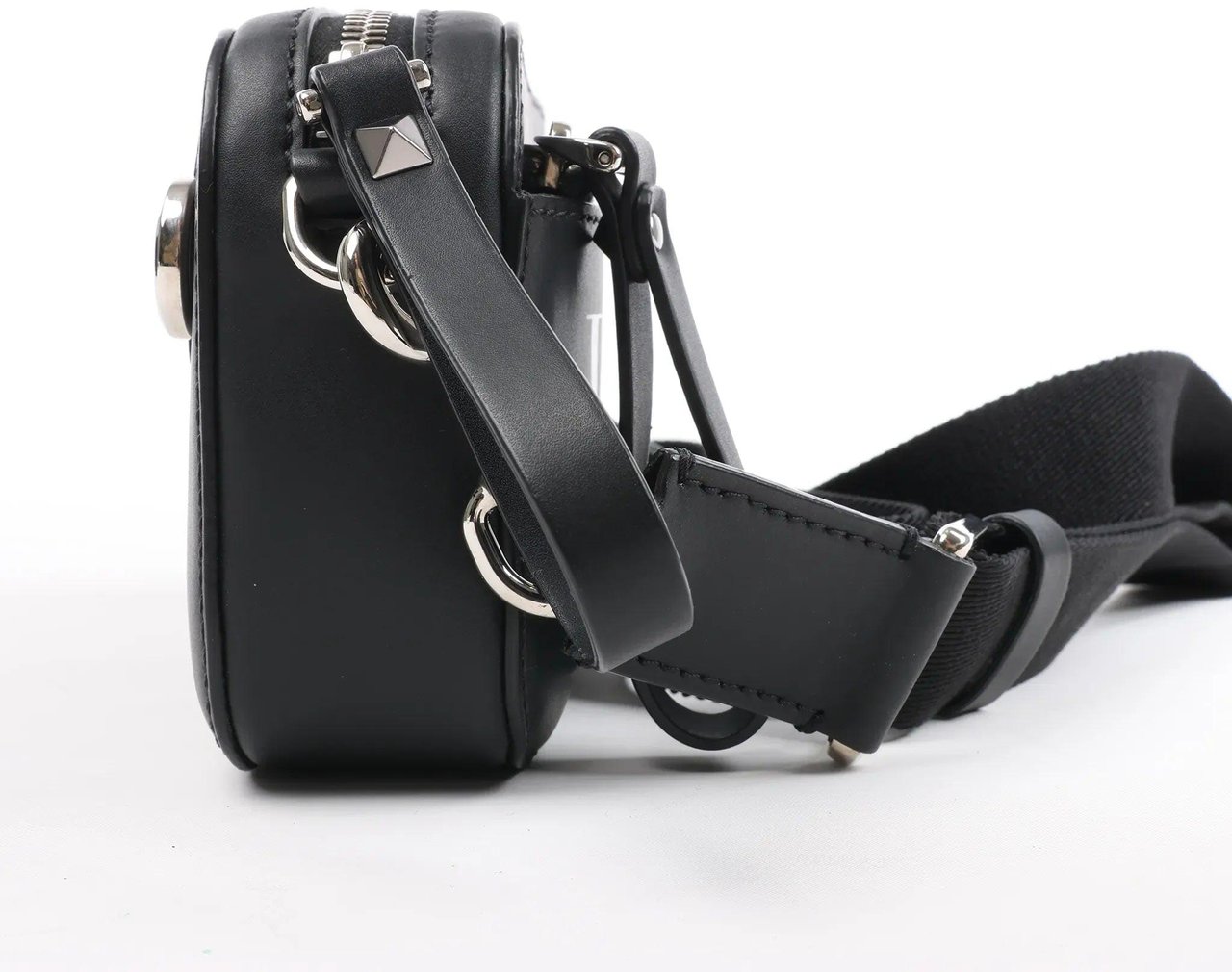 Valentino Garavani Valentino Garavani VLTN Leather Shoulder Bag in Black Zwart