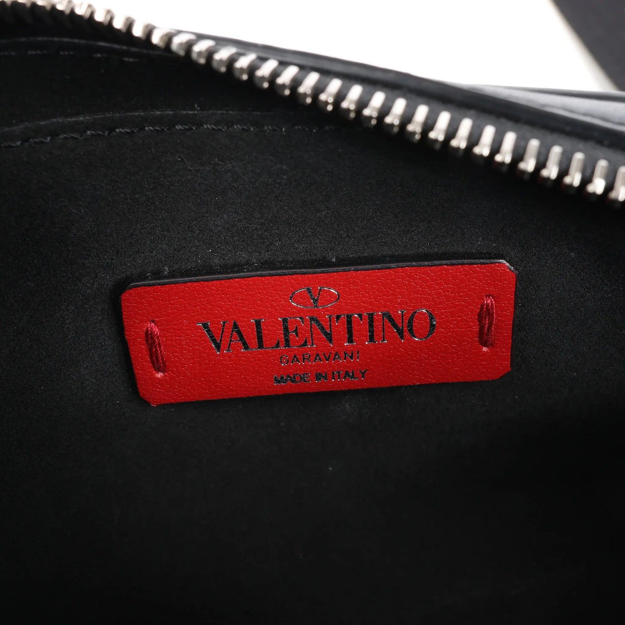 Valentino Garavani Valentino Garavani VLTN Leather Shoulder Bag in Black Zwart